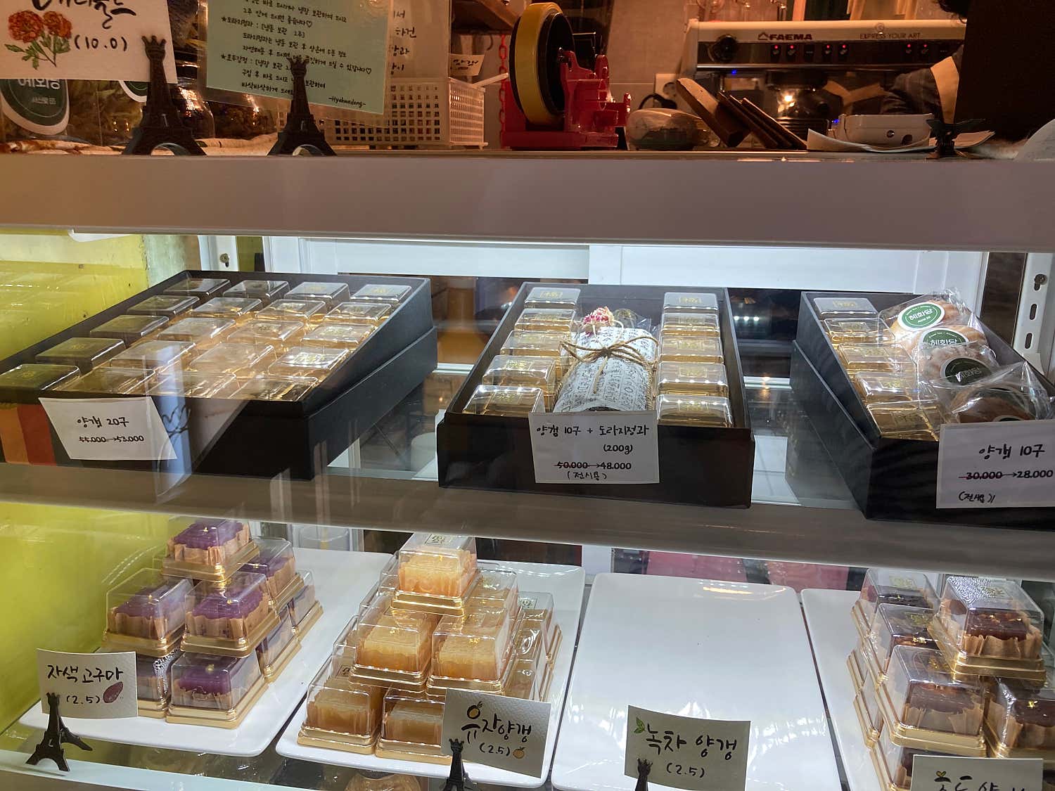 혜화당의 부드러운 양갱과 시원한 음료