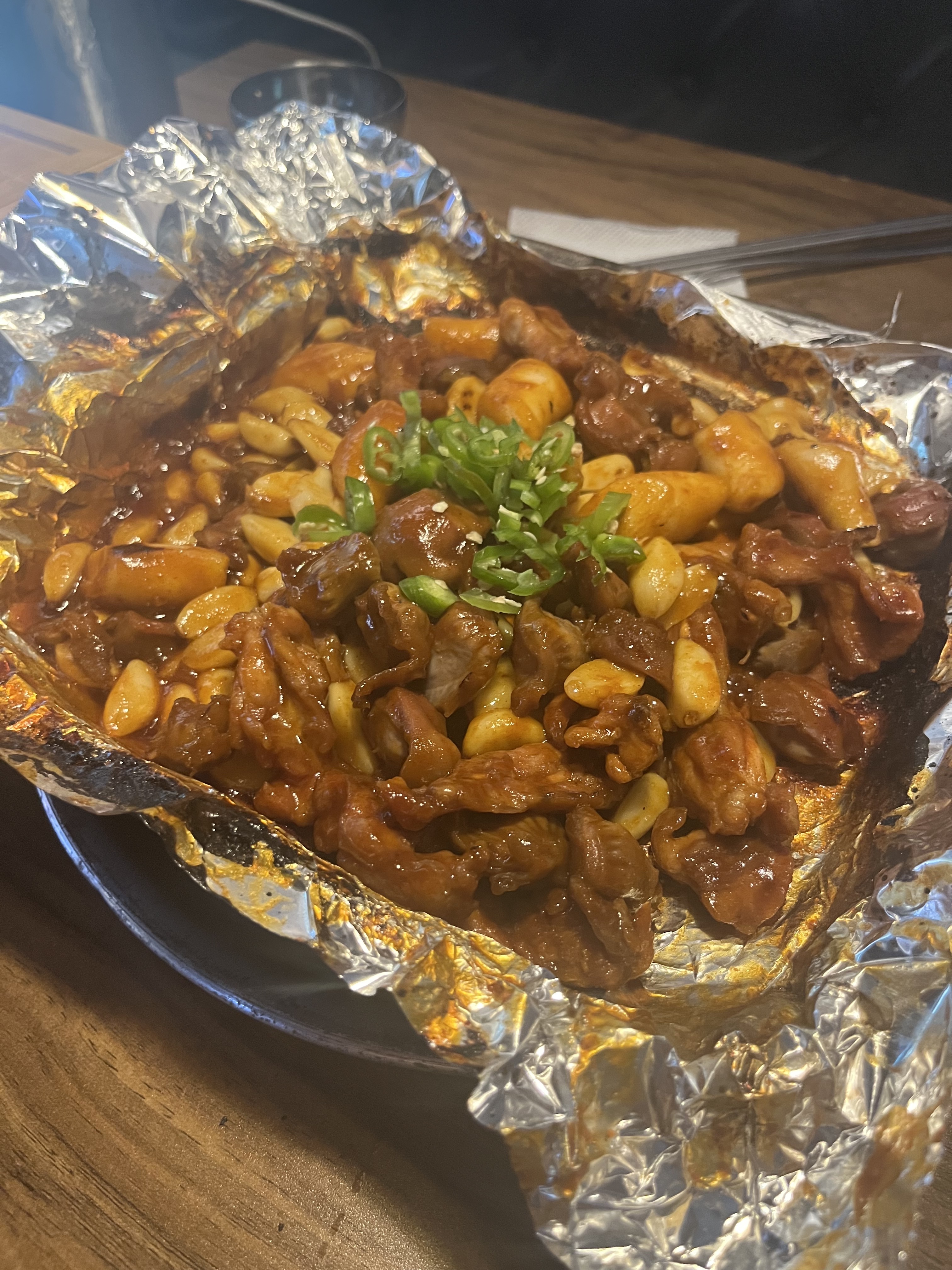 매운맛으로 시켰는데 정말정말 맵긴 해요 청양고추 먹는 느낌? 정말 맛있고 묵사발이랑 마요네
