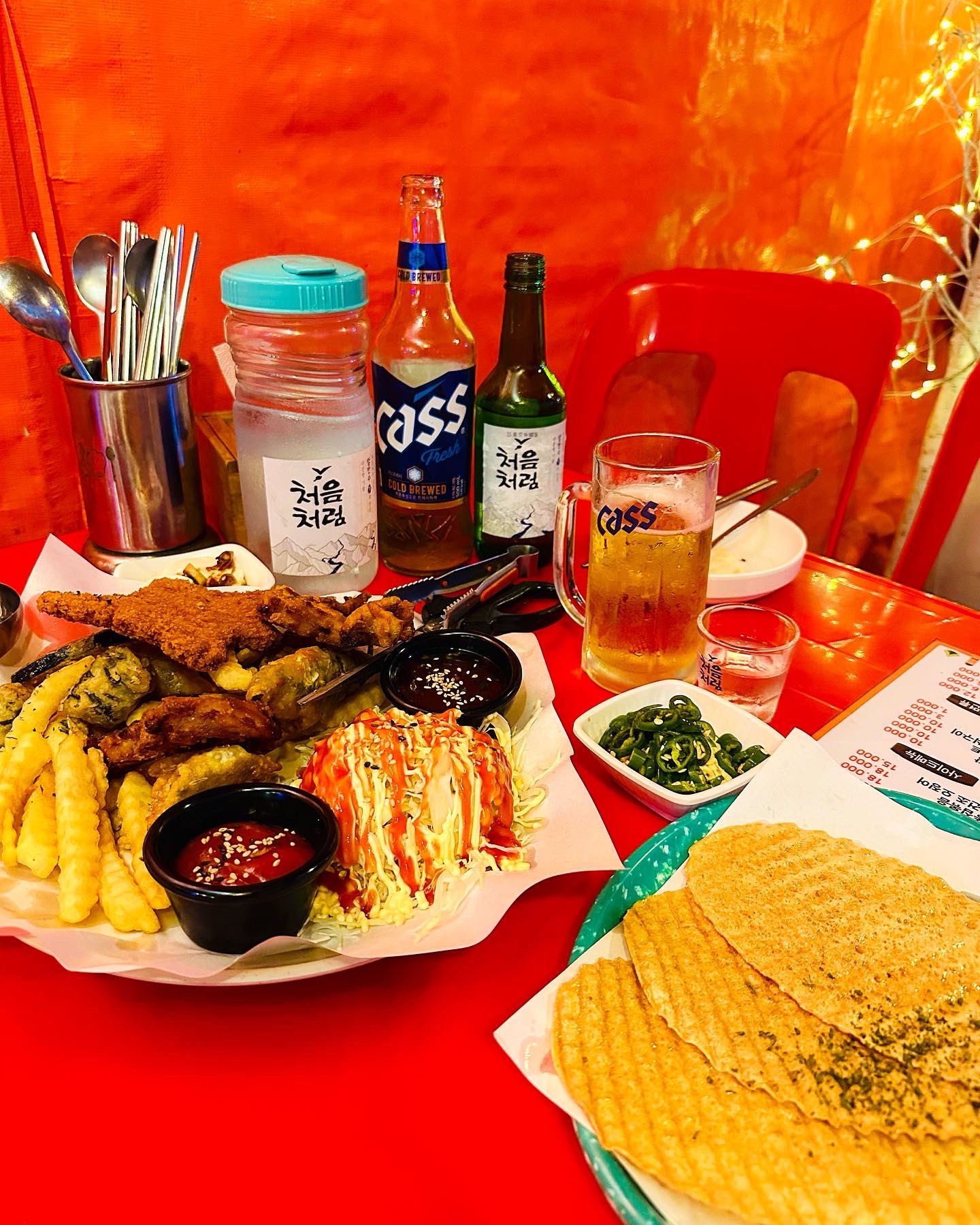친절하신 사장님 덕분에 편하고 맛있게 먹고 올 수 있었어요 :) 모듬튀김 양도 정말 많고