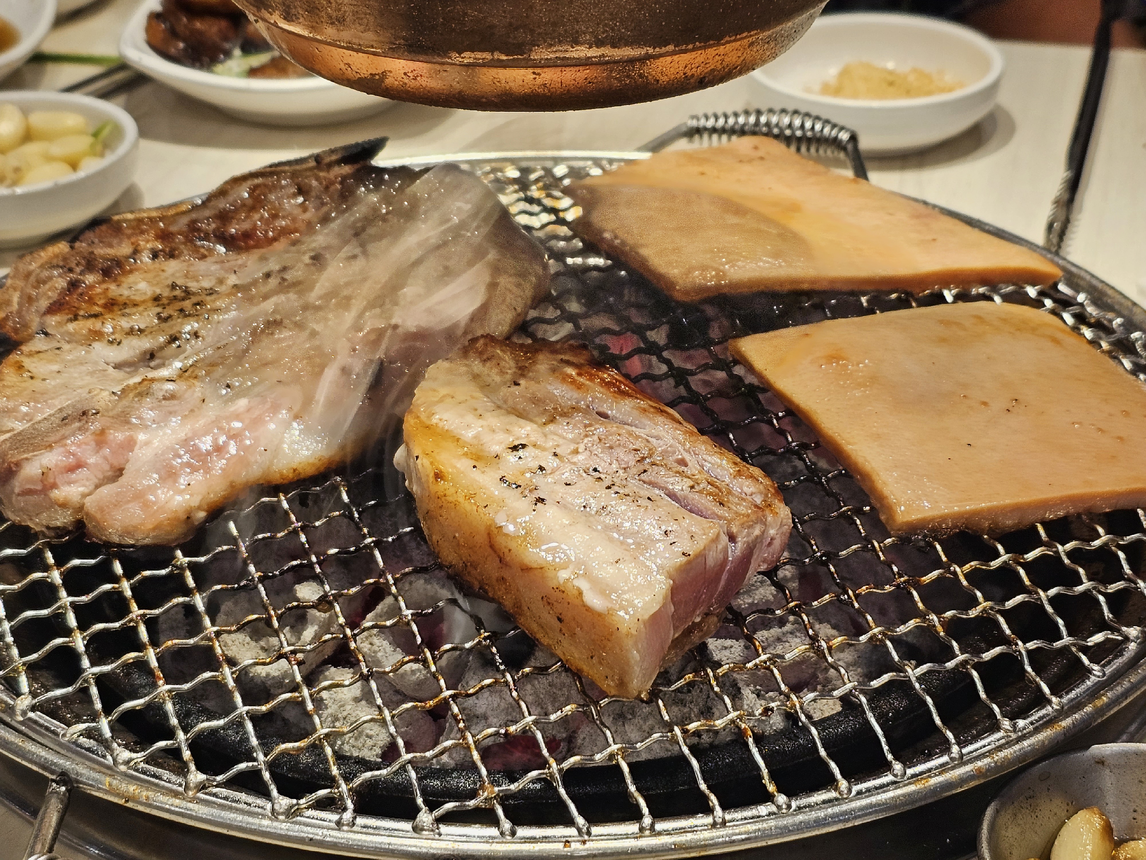 더 가까운 매장보다 여기가 더 나아서 서구청점으로 가는 편이에요. 어느 매장은 갈비는 따로