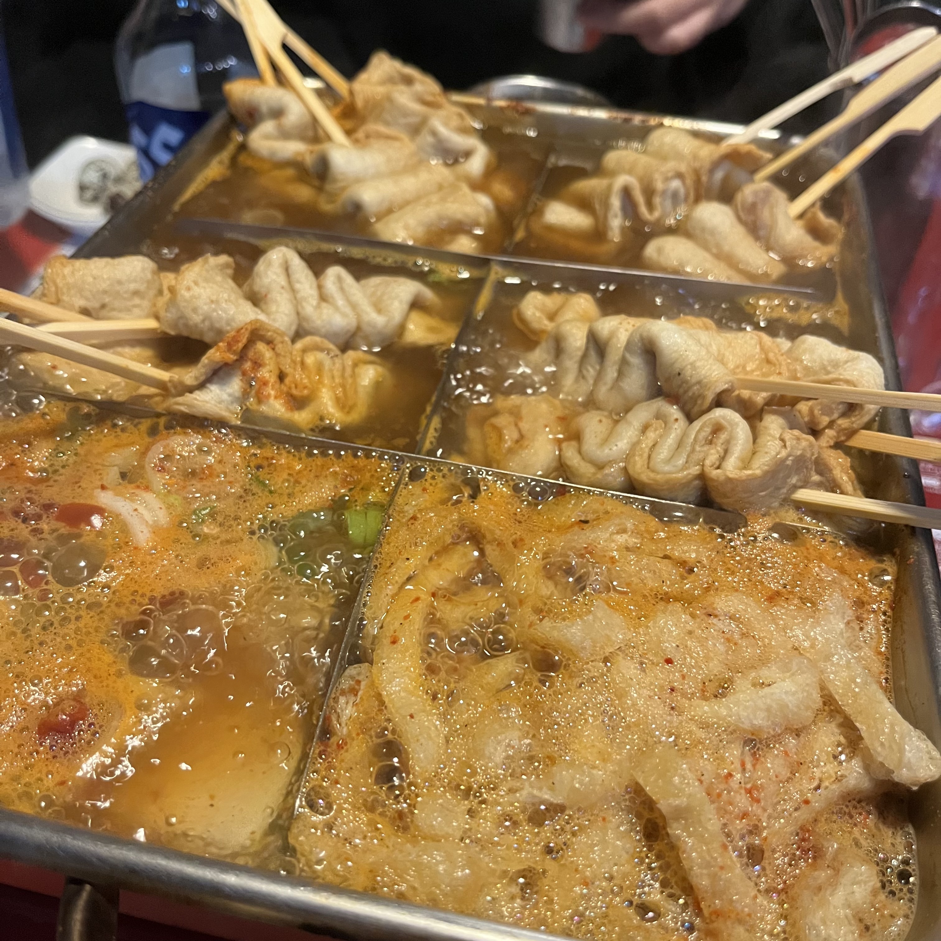 기쁠때나 슬플때나 고민있을때나 자주 방문하는 권선동 맛집이에요! 포장마차를 그대로 가져다