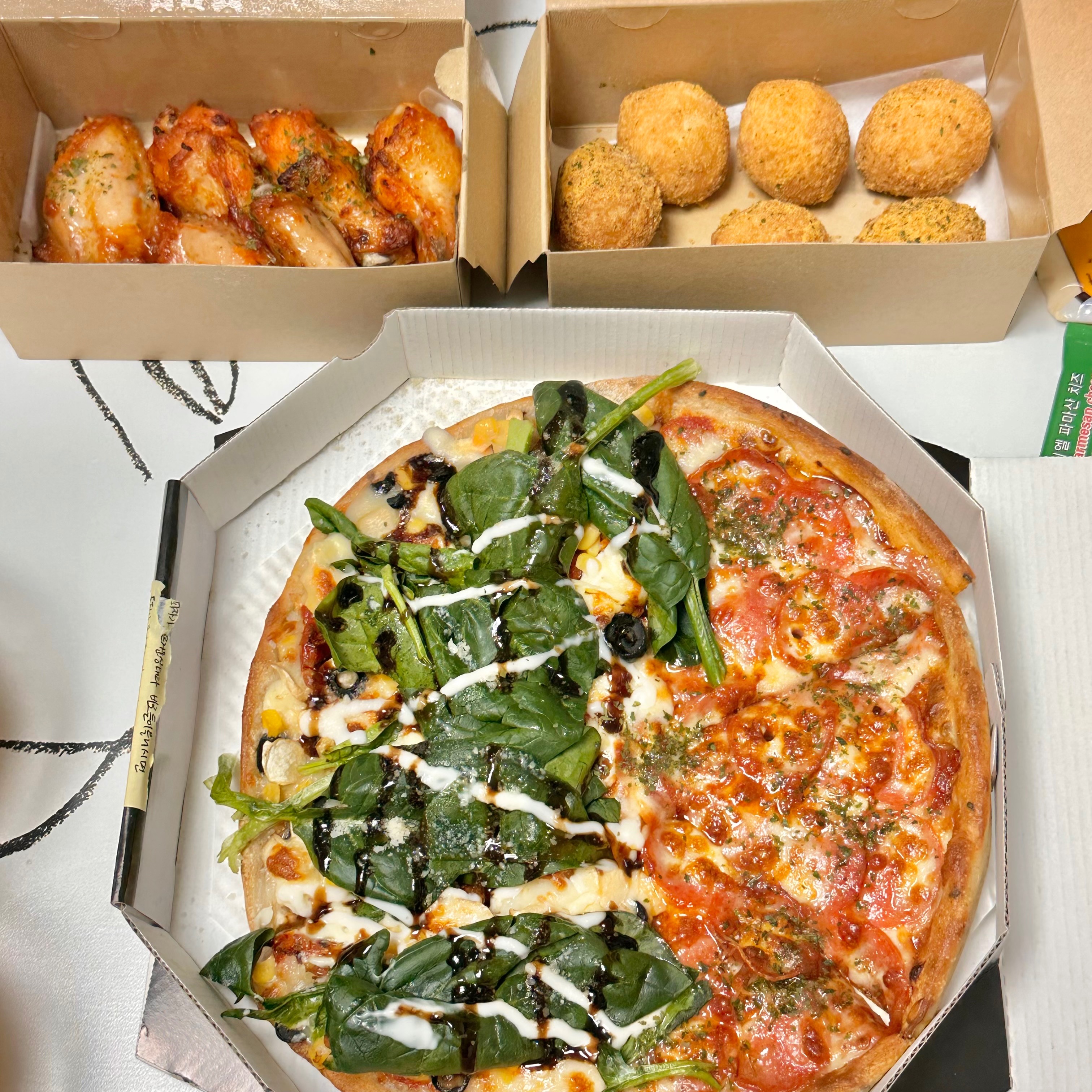 토핑 왕창 많이 올라간 피자 오랜만에 먹어봐요!! - 천호동 맛집 피자보감 강동구본점