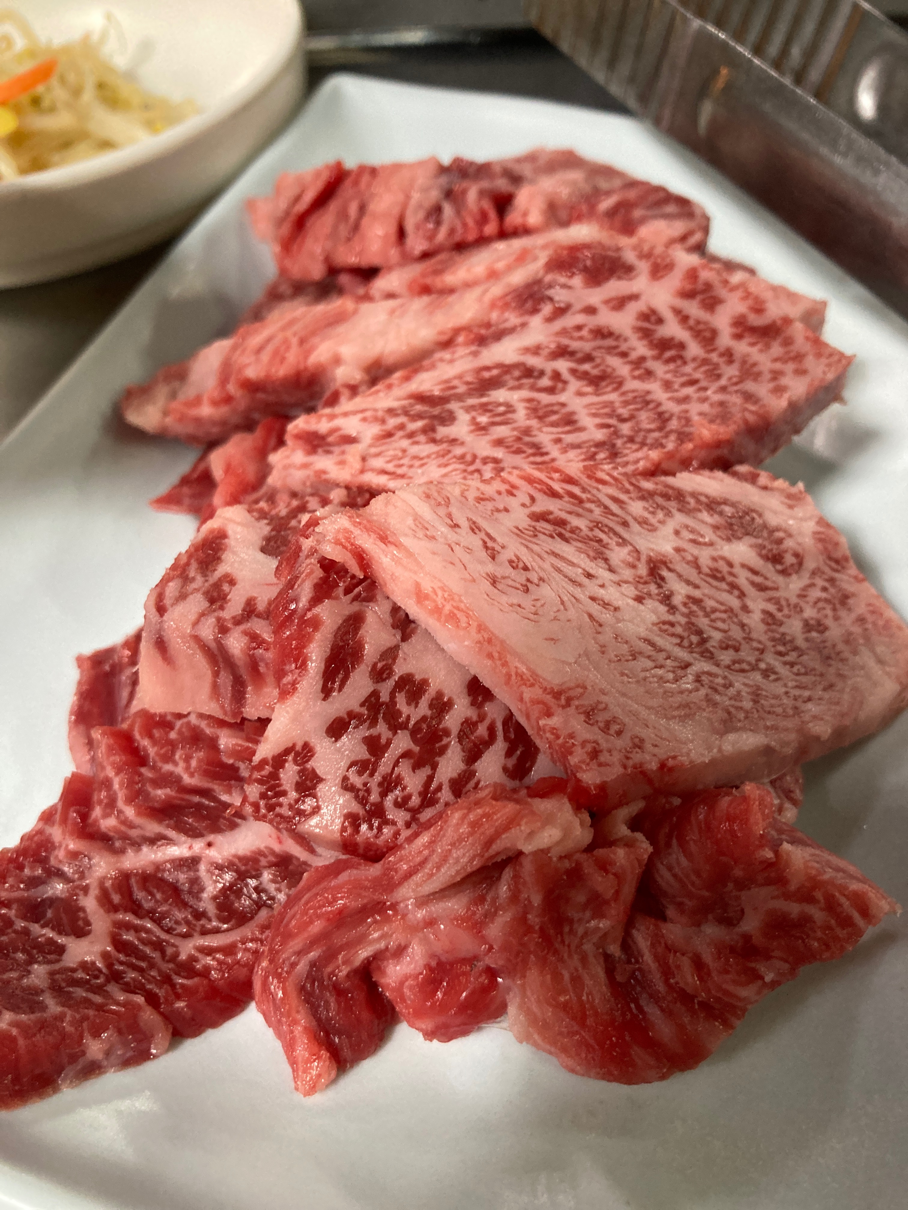 한우 모둠 2인분 양이 많지는 않아요~ - 삼척항 맛집 남양한우실비식당