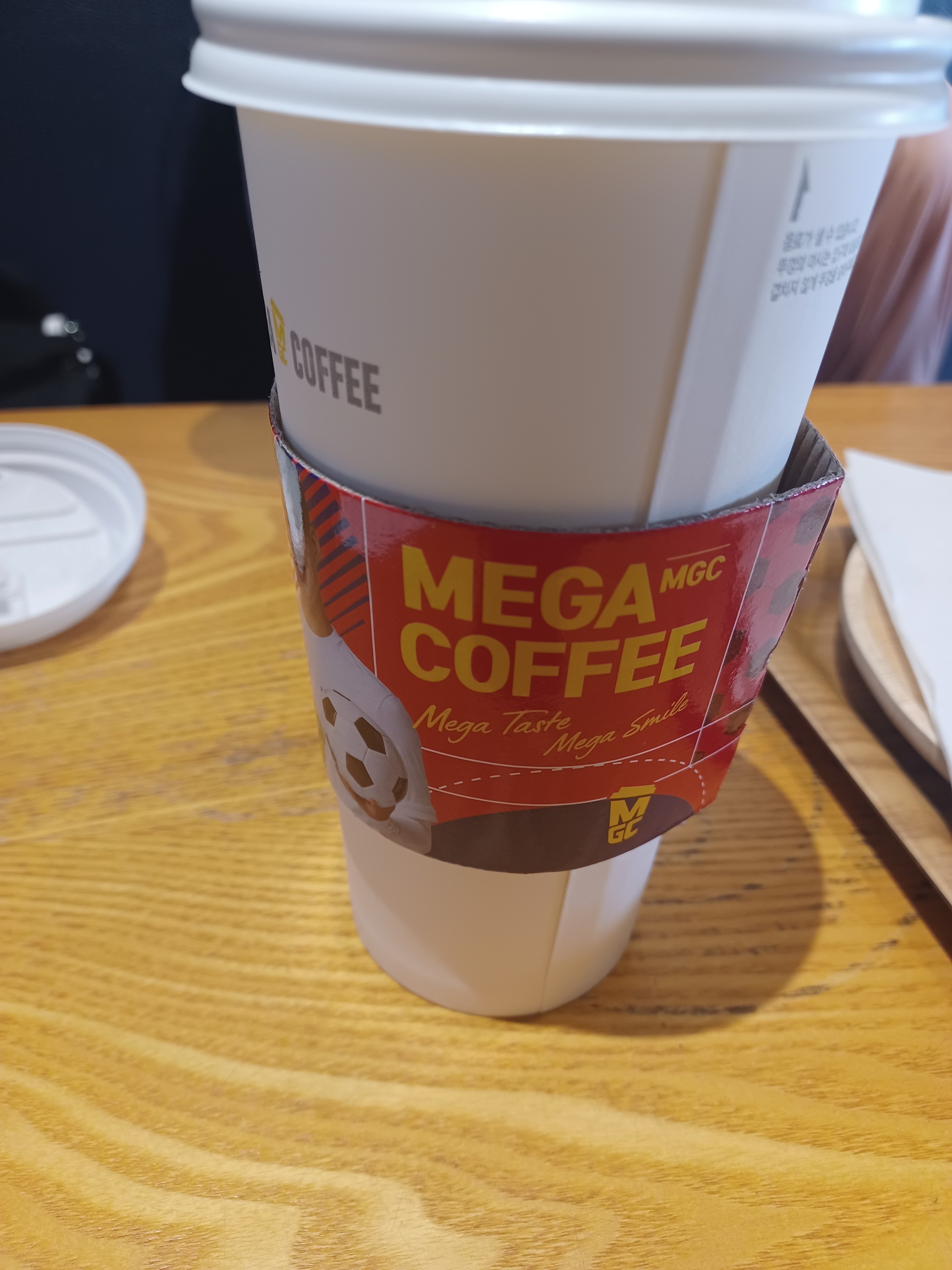 송정 바닷가 바로 도로변에 있어서 이용하기 좋아요 - 송정 맛집 메가MGC커피 부산송정점