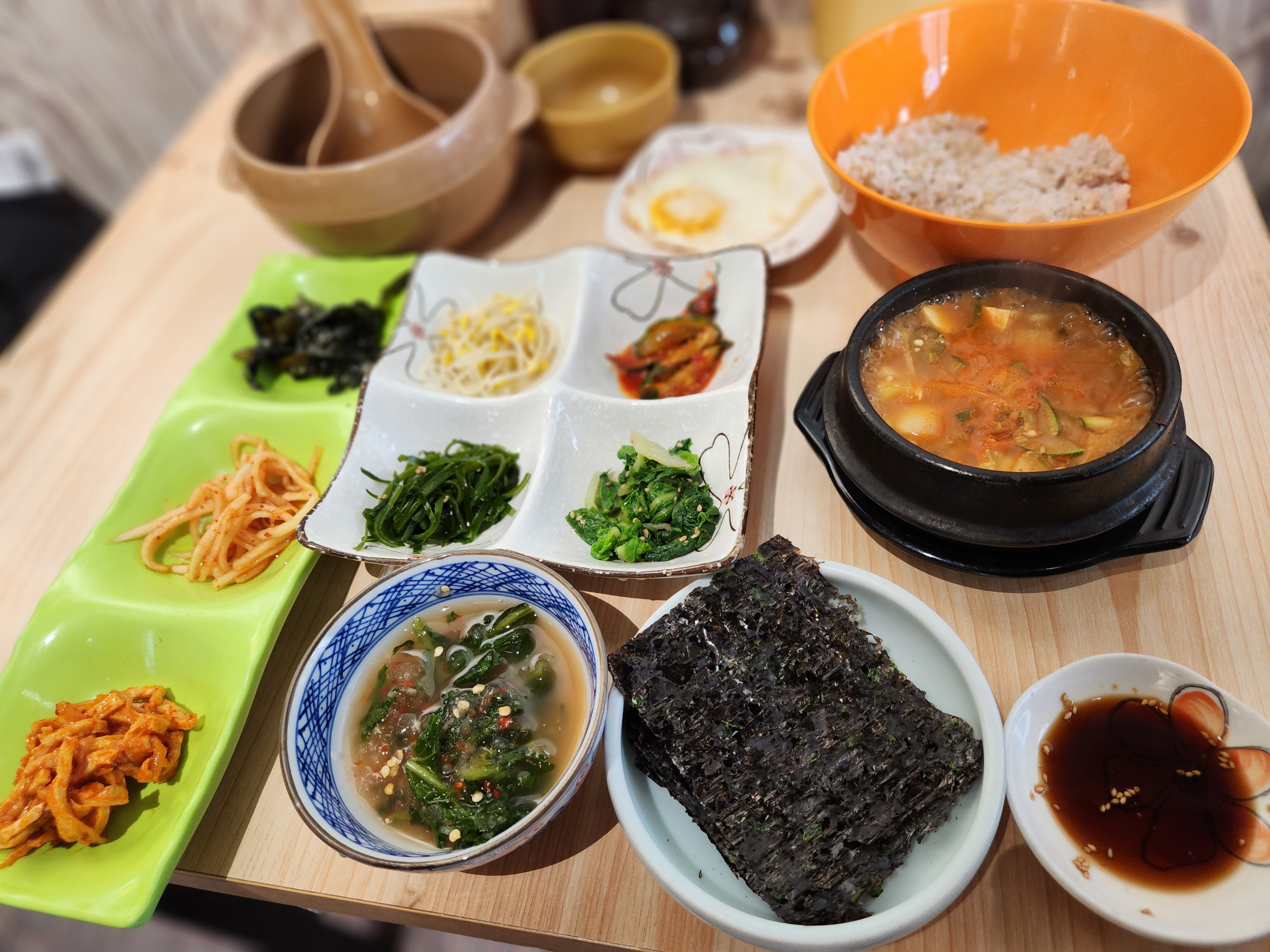 밥, 찌개, 김치, 반찬.. 어느 한가지도 허투루 만든 것이 없어요. 요리의 내공 뿐 아니