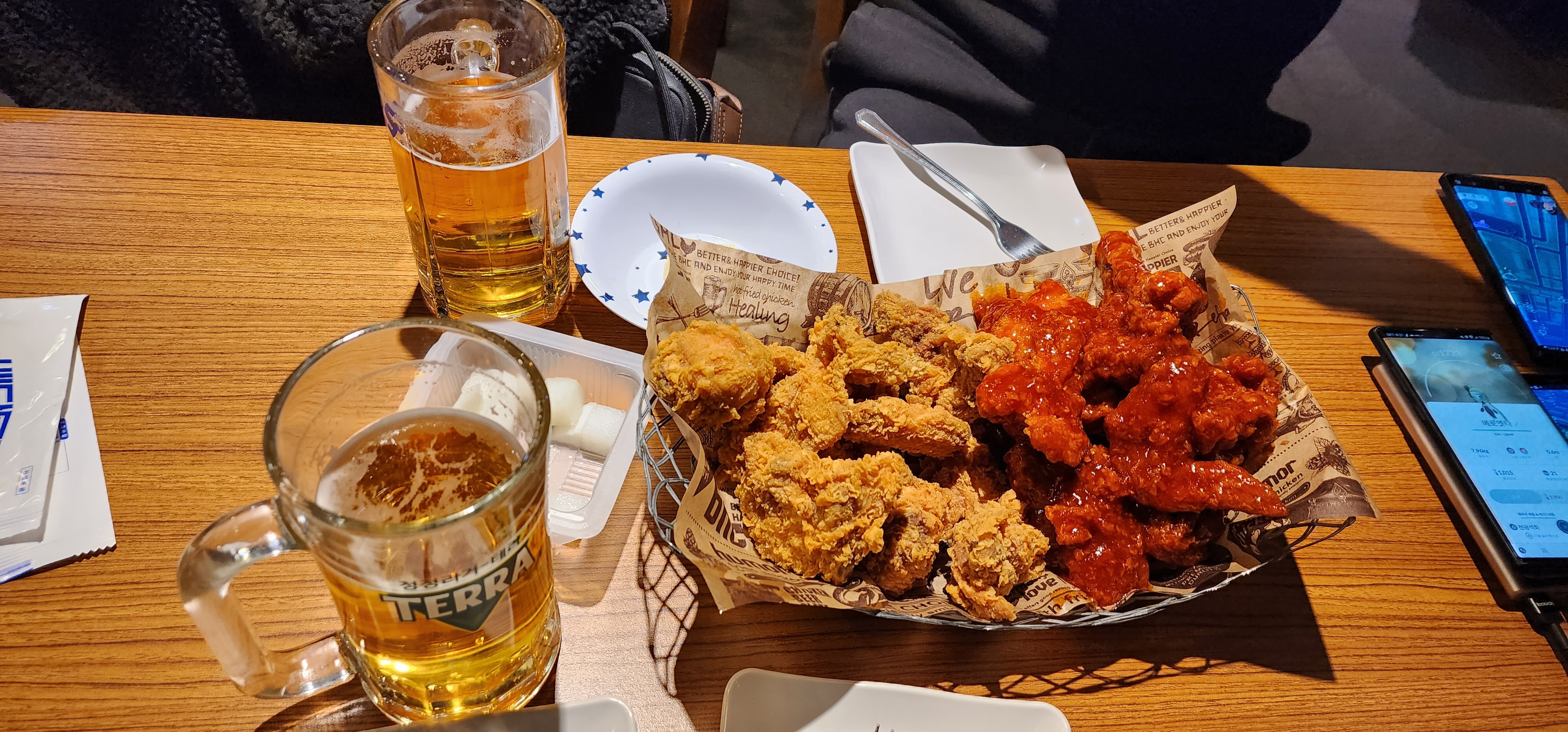 매번 포장해오다 매장가서 먹었는데 - 권선동 맛집 BHC치킨 권선점