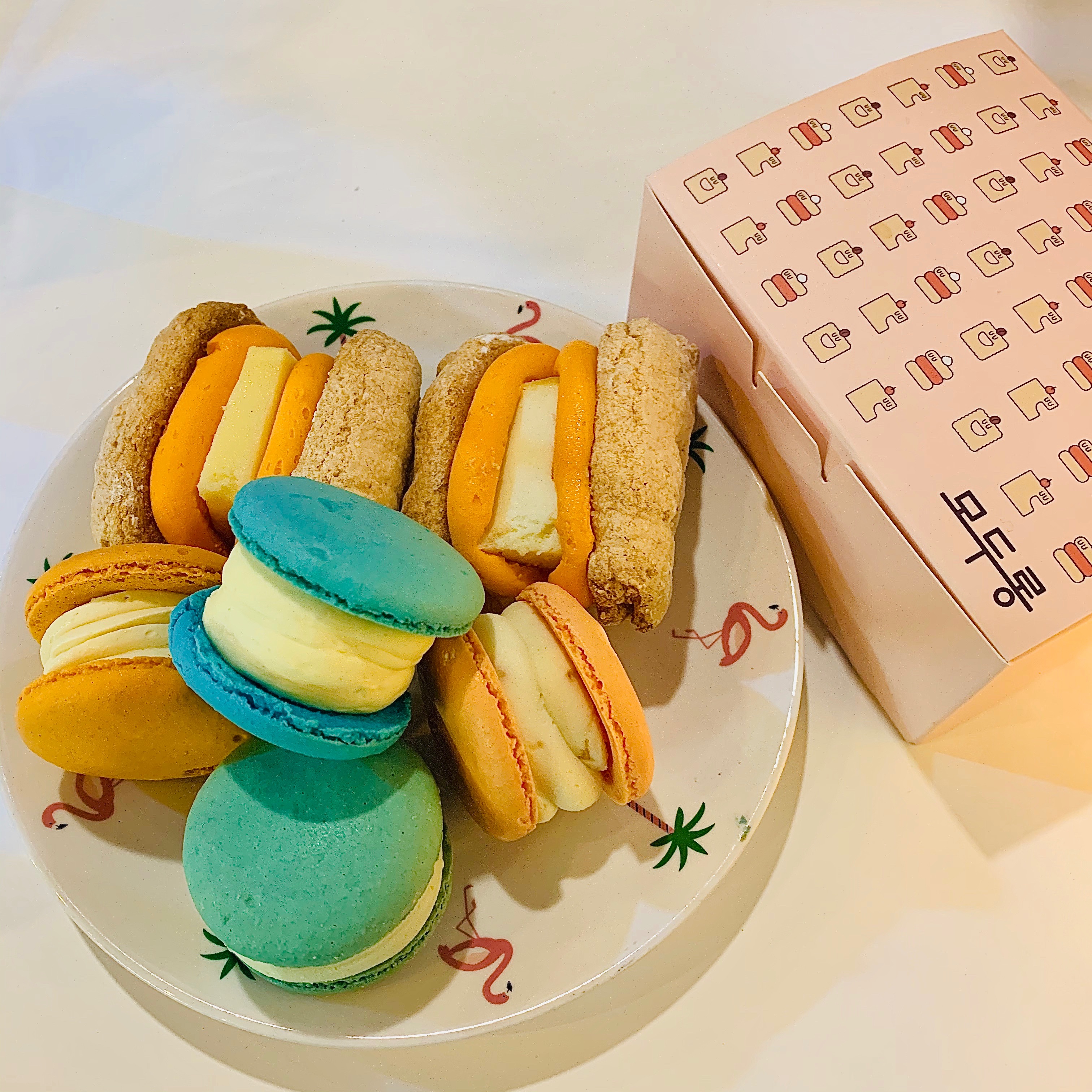 집 근처에 맛있는 카페가 생겨서 너무 좋아요ㅠㅠ🫶🏻 마카롱 맛집이구 커피나 다른음료도 맛있