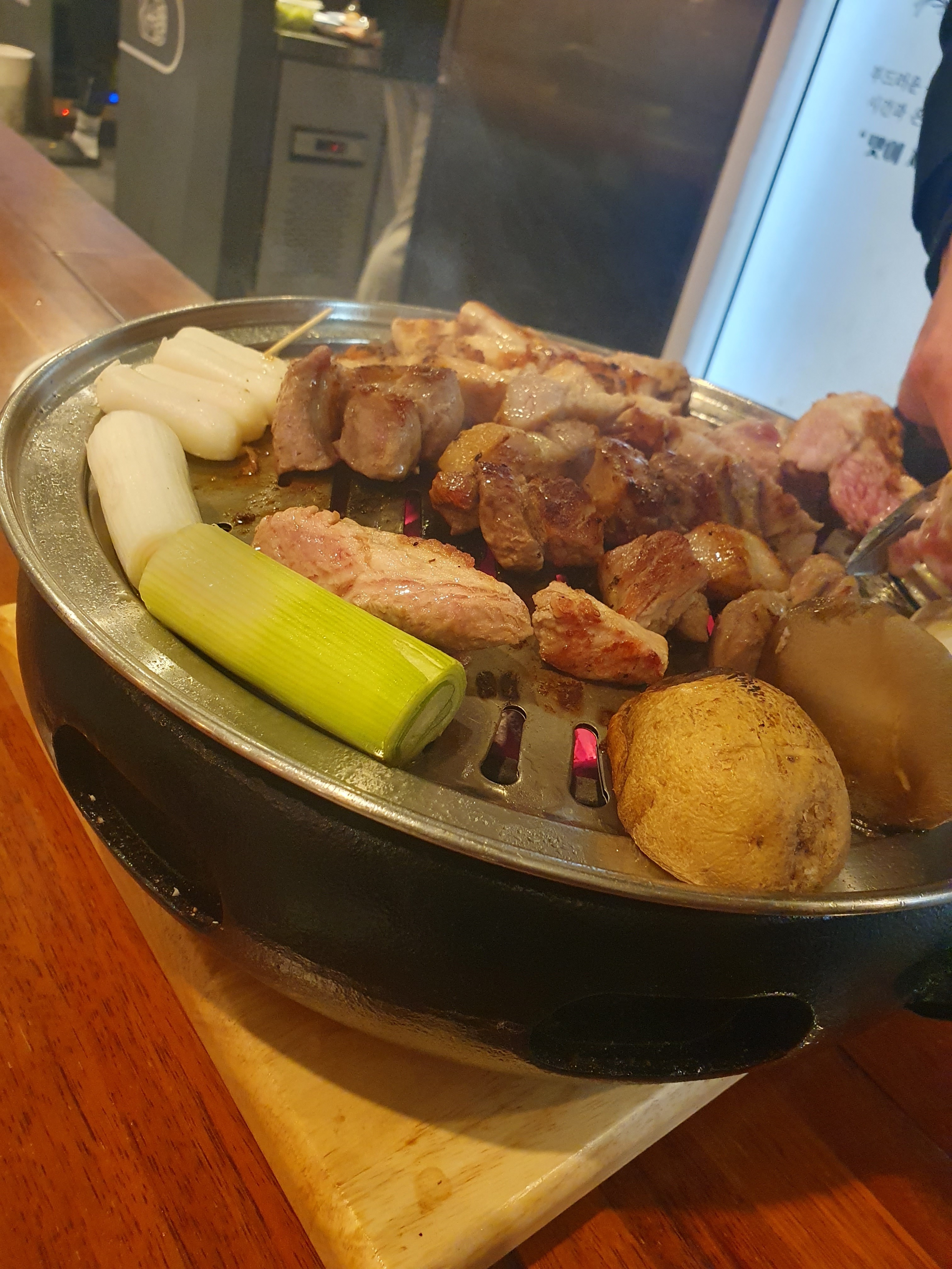 고기질이 좋고 구워주셔서 편하게 먹었어요 - 불당동 맛집 김형제고기의철학 천안신불당점