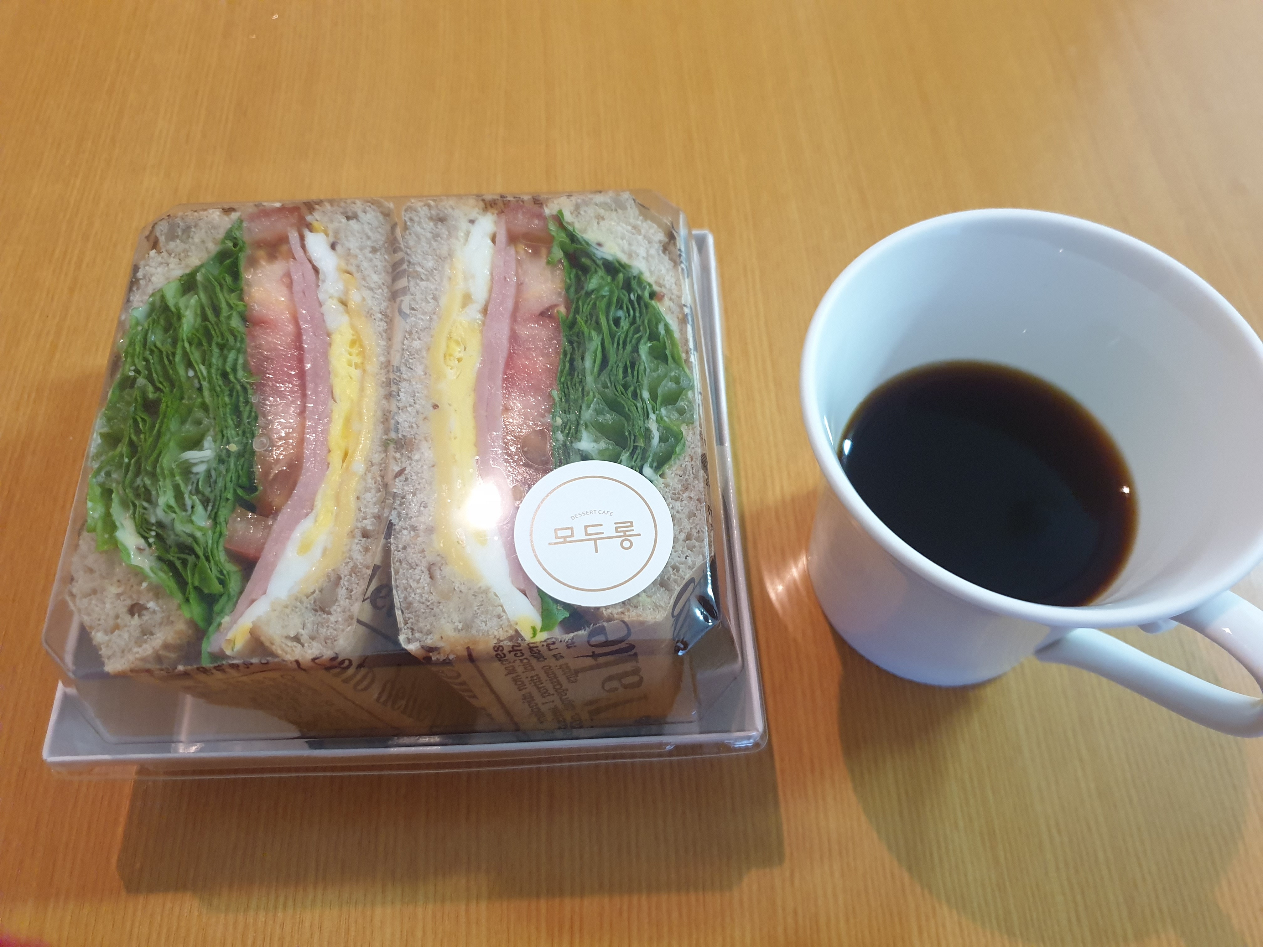 커피 너무 맛있고 샌드위치 푸짐해요. - 하이원 맛집 디저트카페 모두롱 메이힐스점