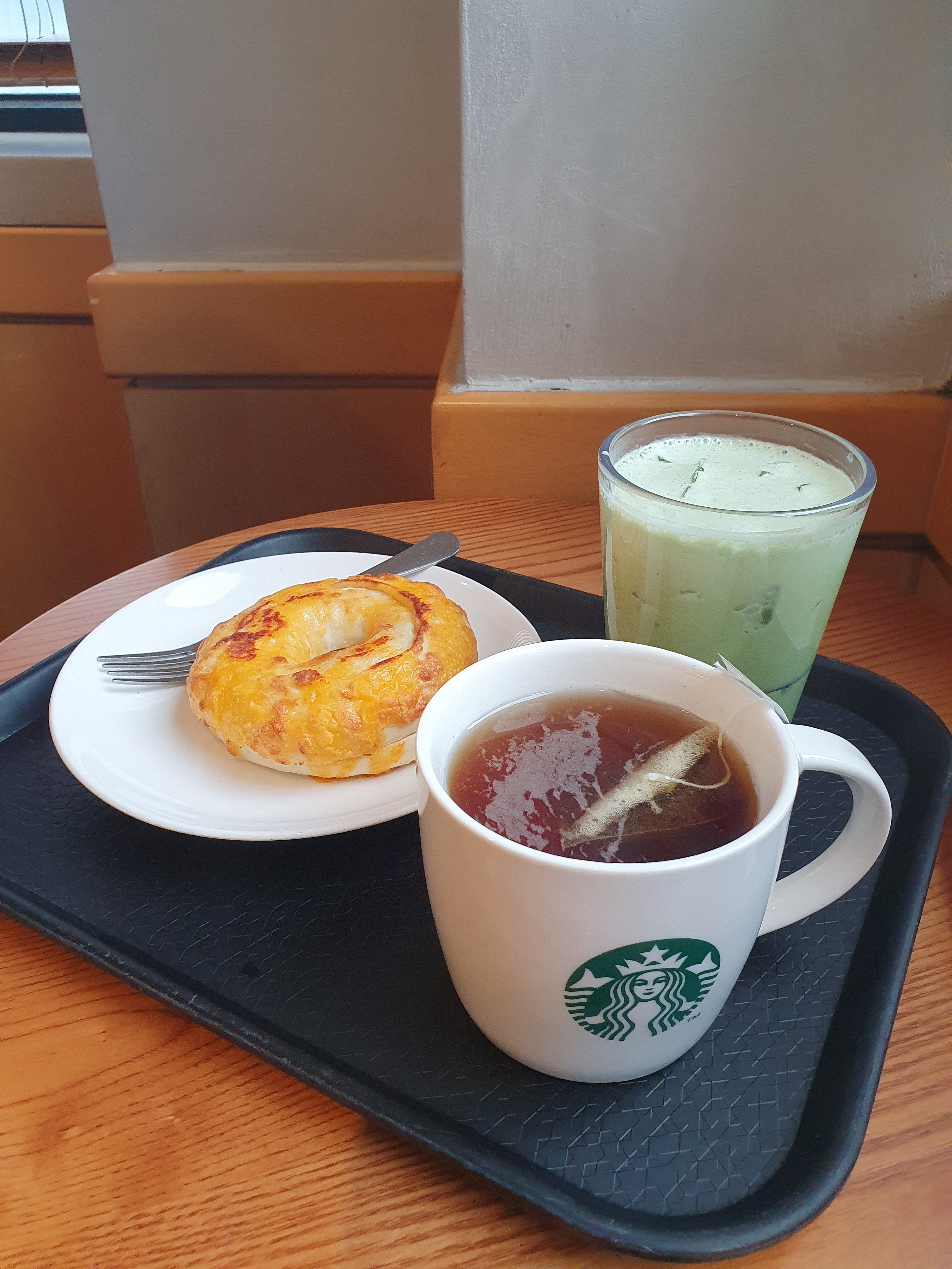 남친이랑 부산놀러가서 스타벅스 방문했습니다:) 역시 스타벅스는 다 맛있는 것 같아용😊 다음