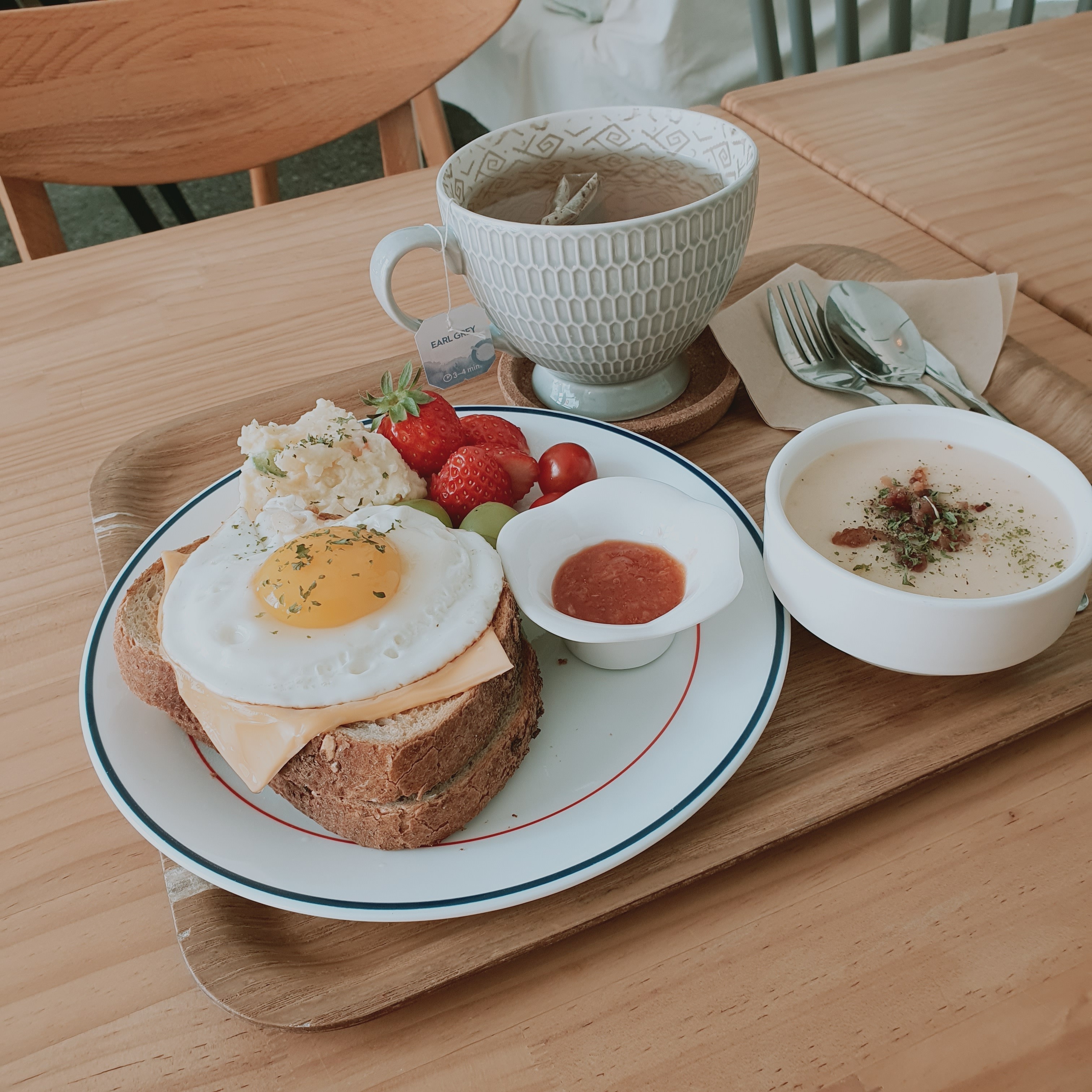 길거리 어슬렁 거리다가 홀리듯이 들어오게되었는데 최고에요ㅠㅠㅠ - 부산역 맛집 단테라운지
