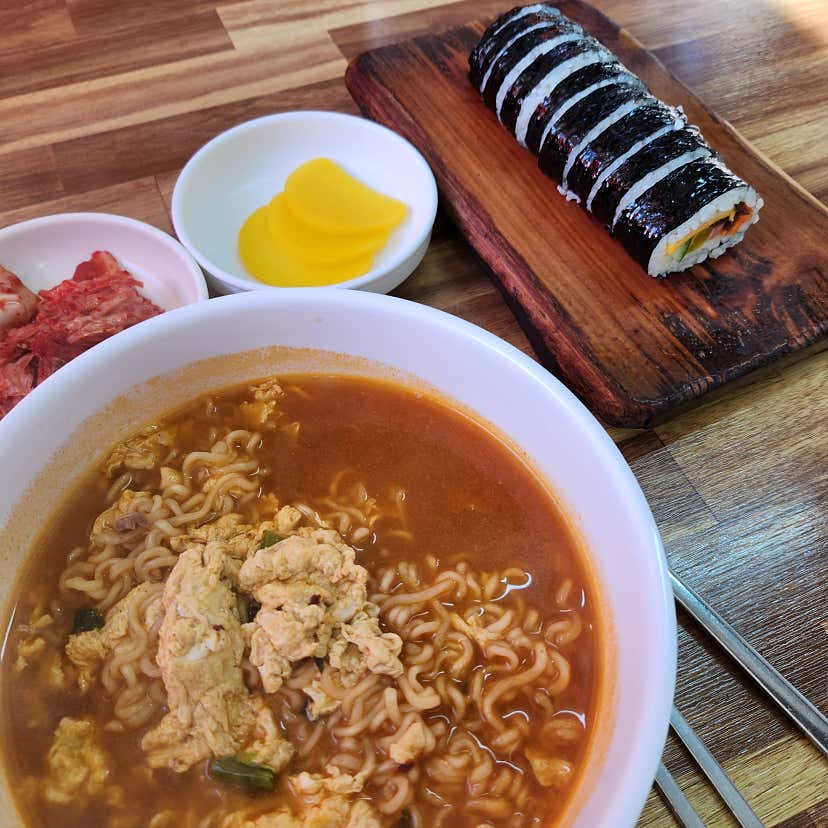 구름앙님의 김밥먹는날 리뷰