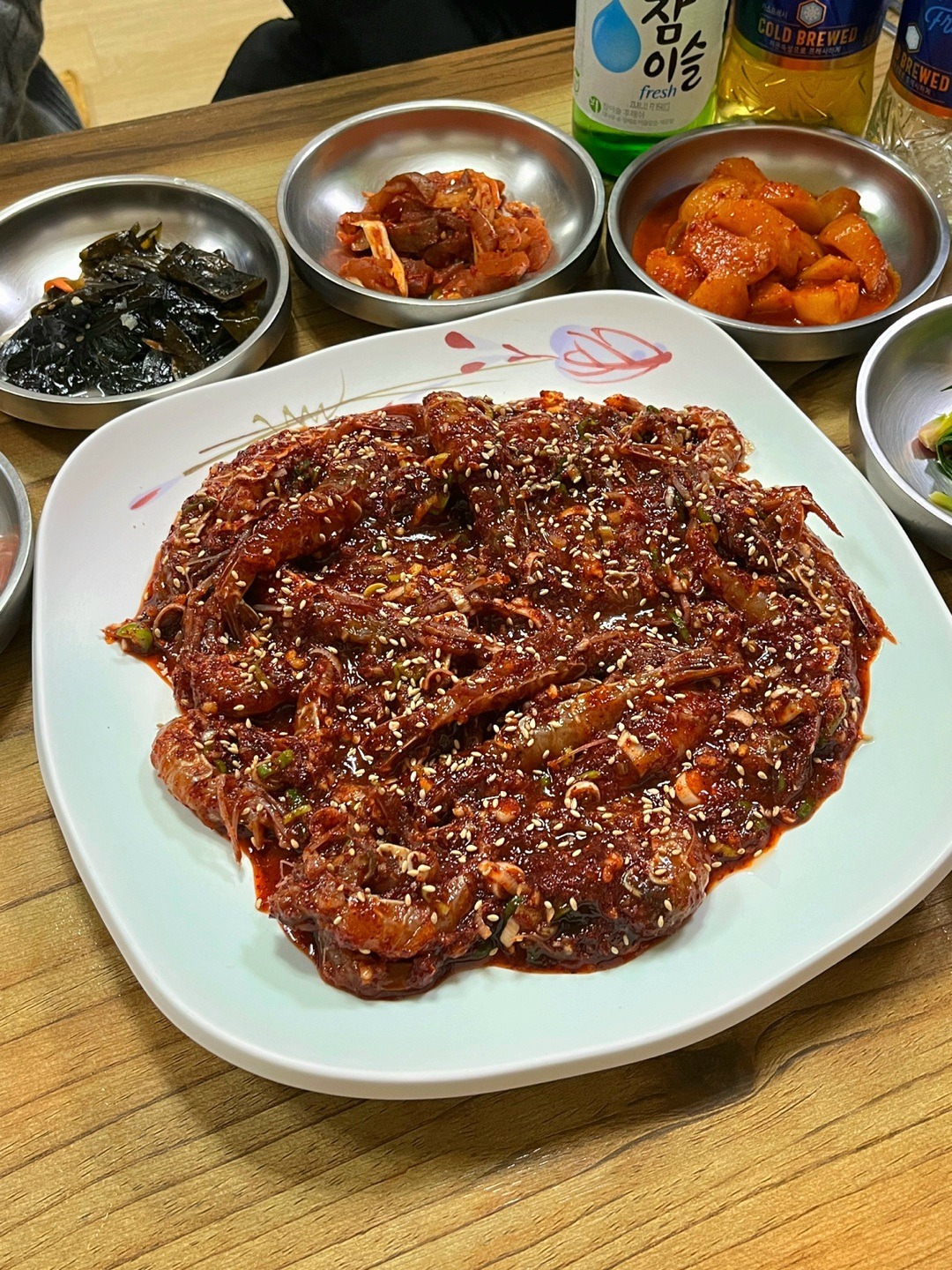 삼척 주민인데 이런 맛집 왜 이제 알았지.. 사장님도 친절하시고 새우무침이랑 해물탕 맛도