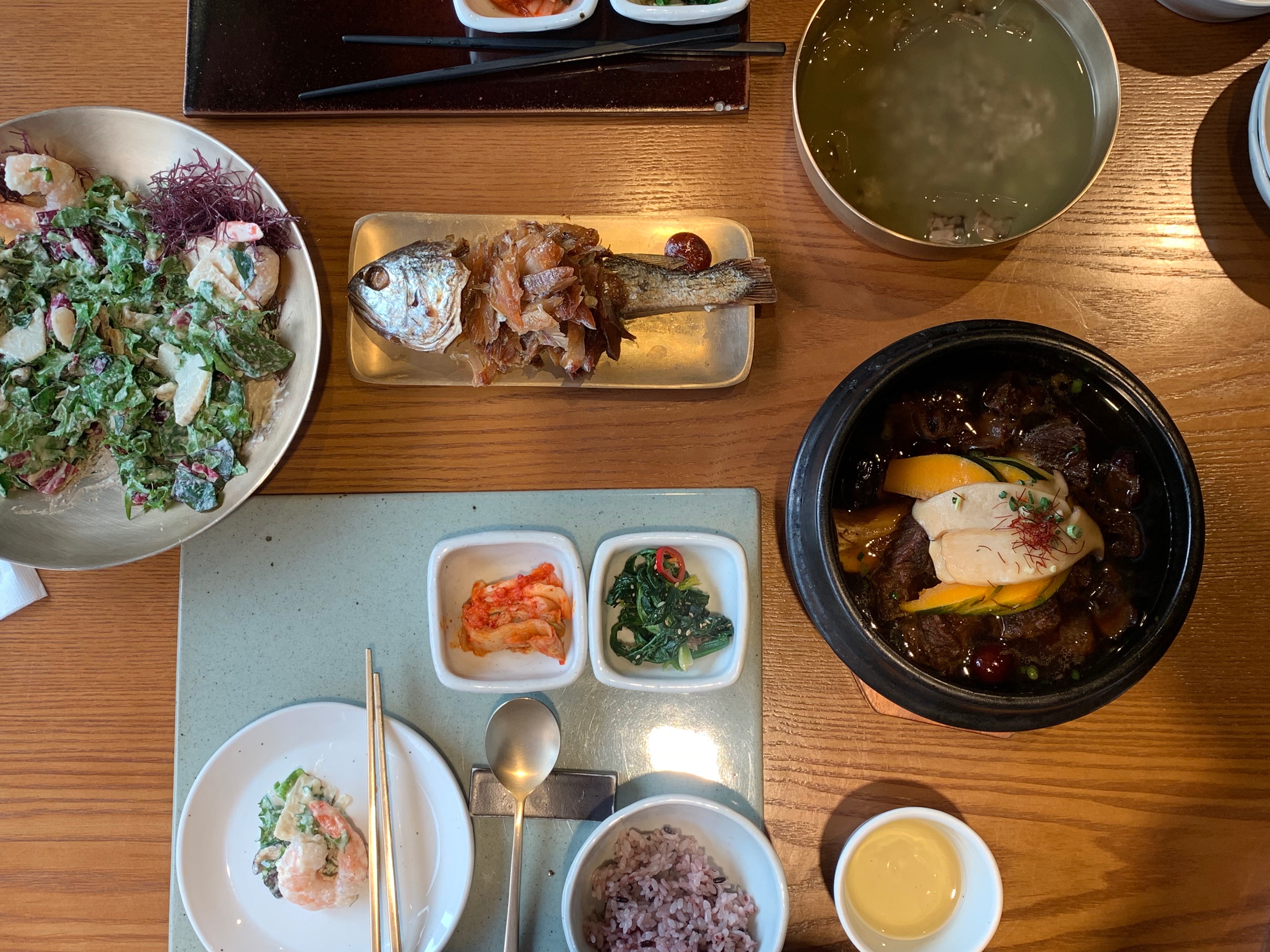  한국 서울 홍대입구역 주변 퓨전 한식당 민스키친 연희점