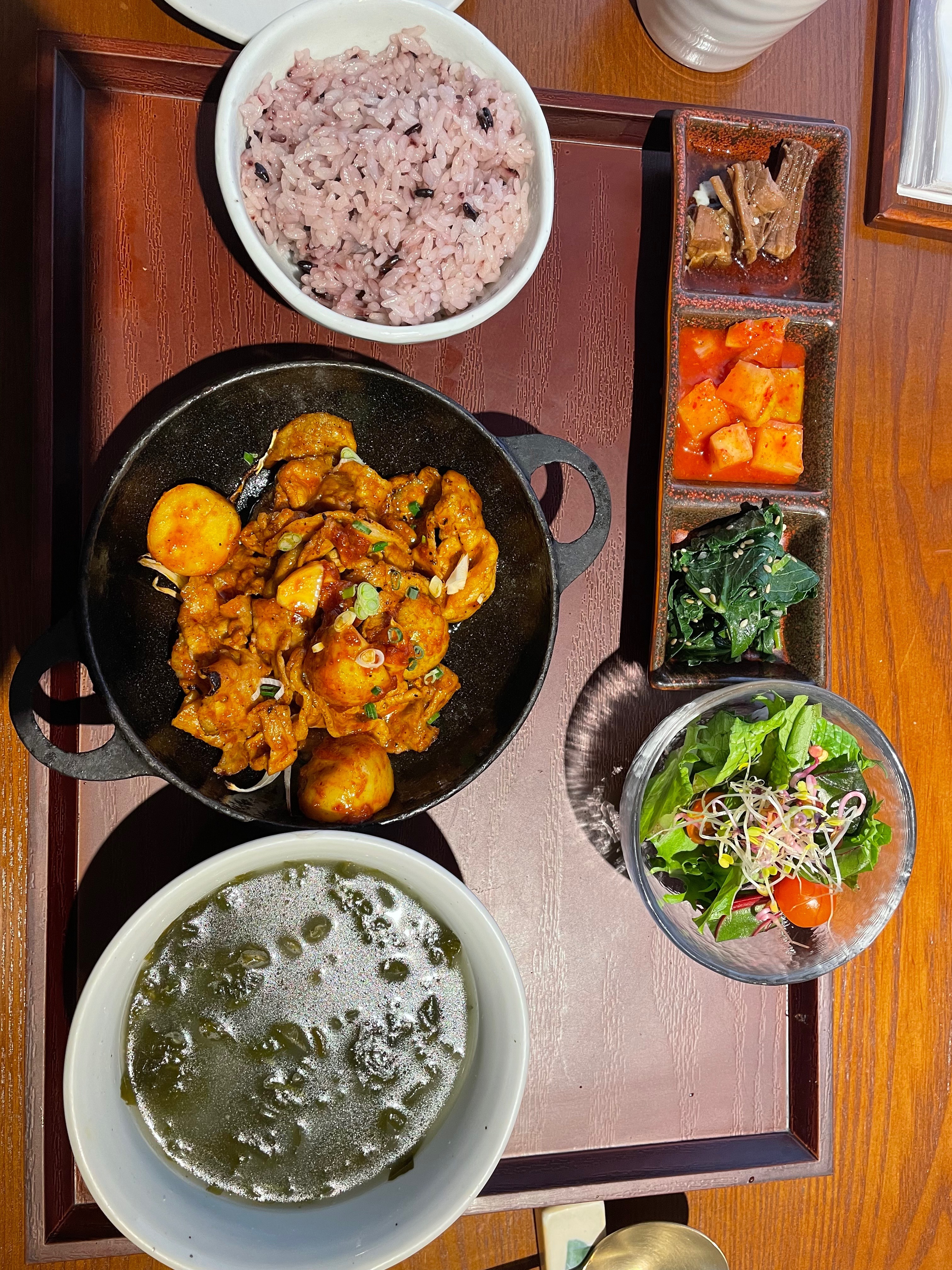  한국 서울 홍대입구역 주변 퓨전 한식당 민스키친 연희점