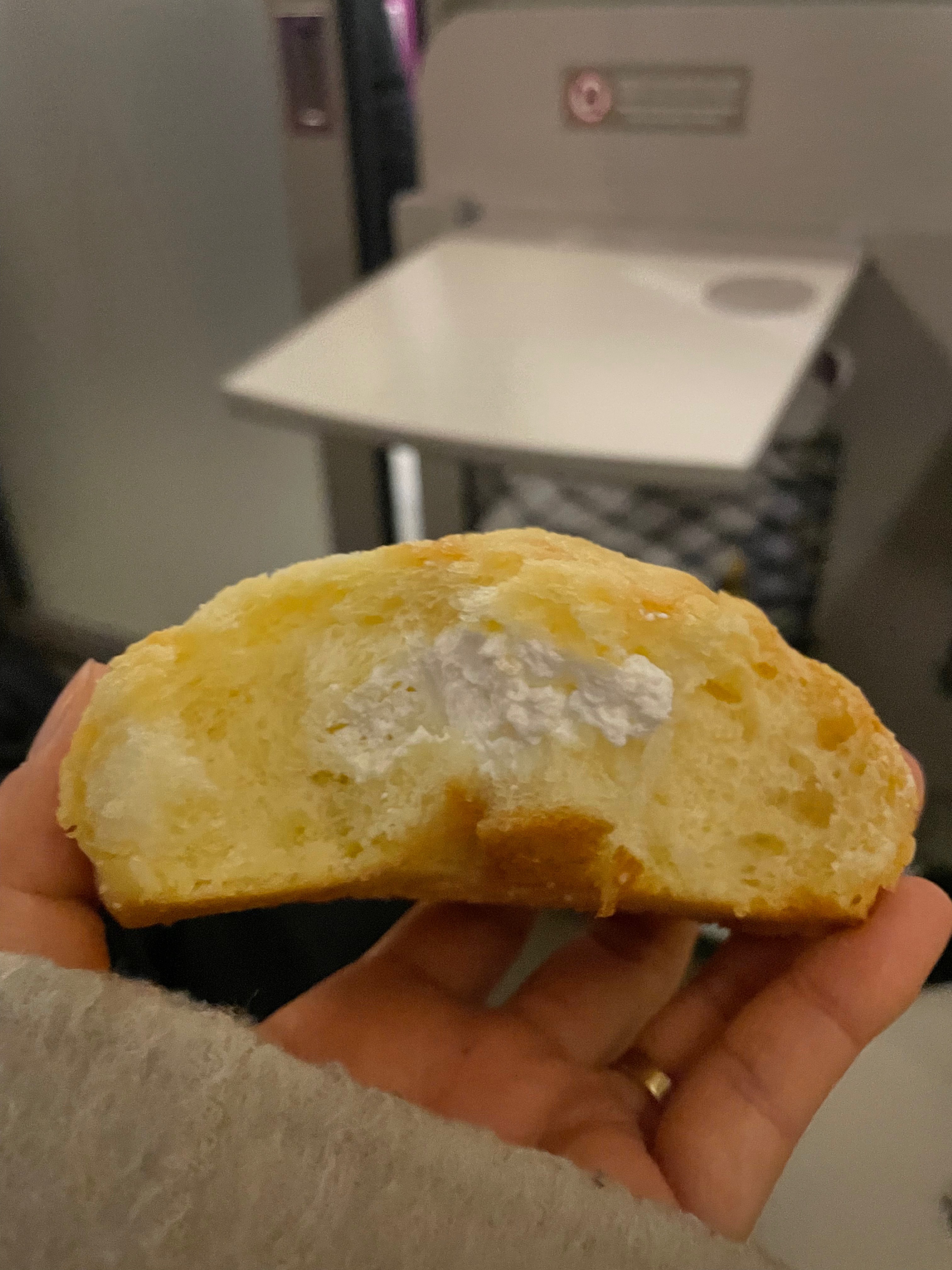 너무 불친절 했네요; 물어보니 고개 끄덕거리기만하시고 ~ 대답은 없으시고 너무 기분나빳는데