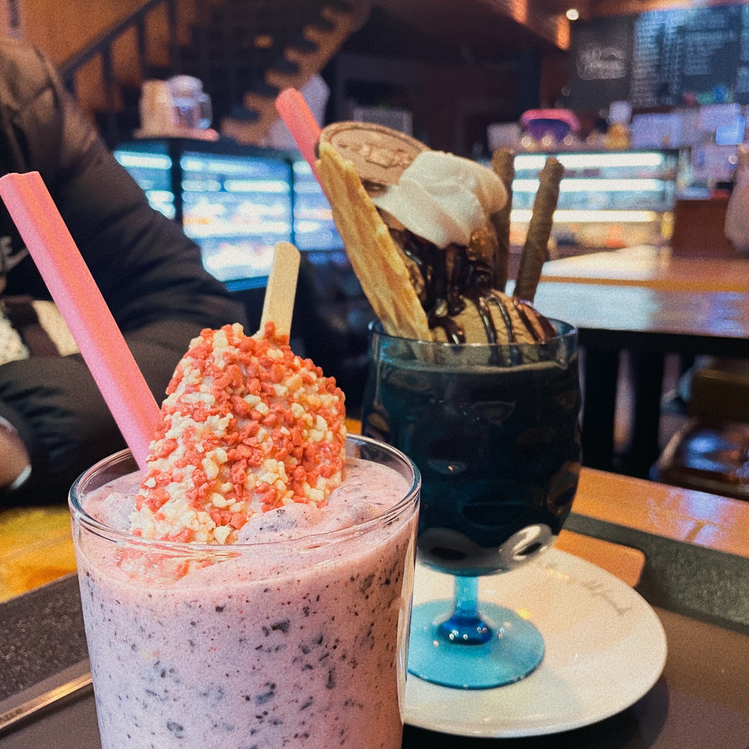 파르페 찾기 쉽지 않은데 먹을 수 있어서 좋았어요. 단 거 좋아하는 사람들에게는 굿!!♥︎