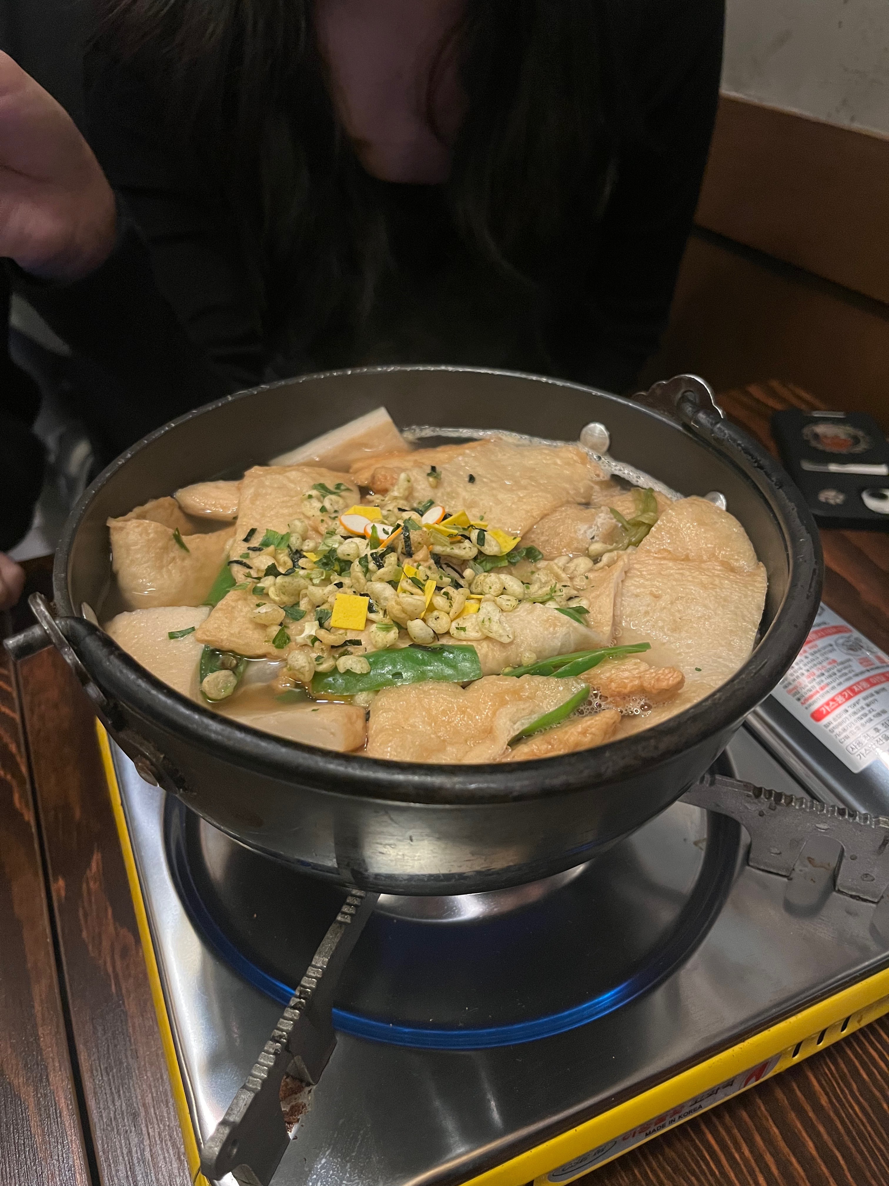 막걸리 맛을 모를 때 가서 먹었는데. 저 누룽지그거는 끝맛에 달짝찌근한 맛이 있어서 기억에