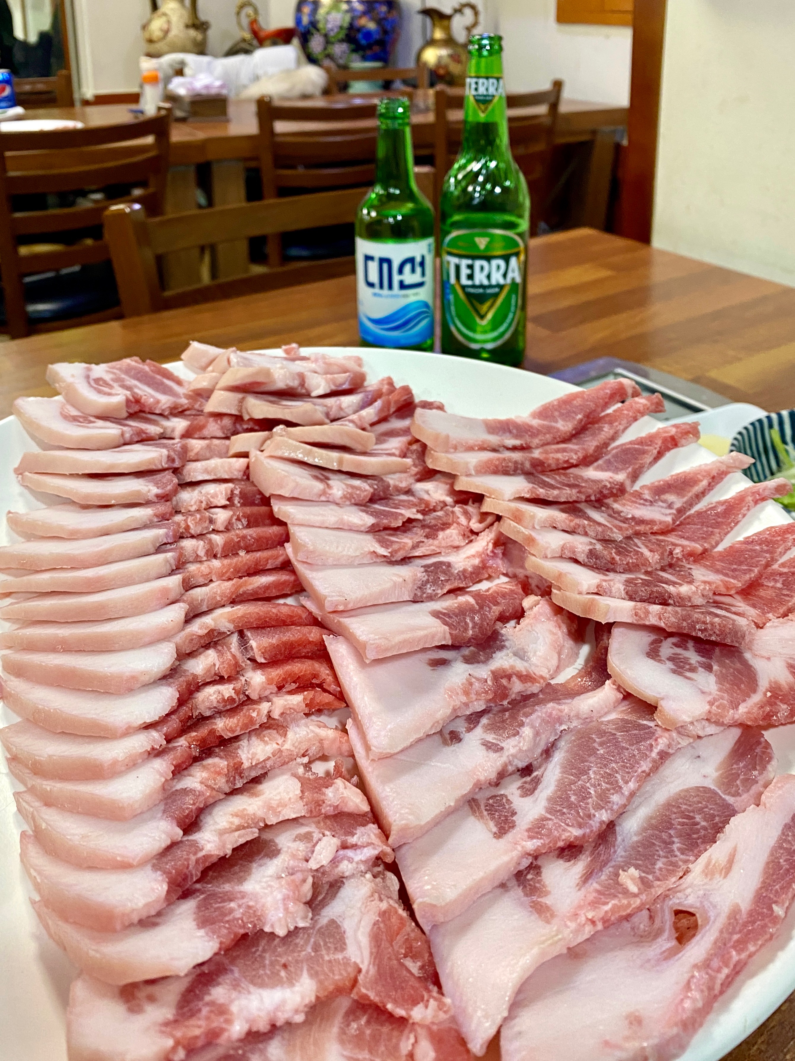 혼자 왔는데도 기분 좋게 반겨주시고 뒷통구이도 맛있고 좋았는데 다른 메뉴들을 못 먹어본 게