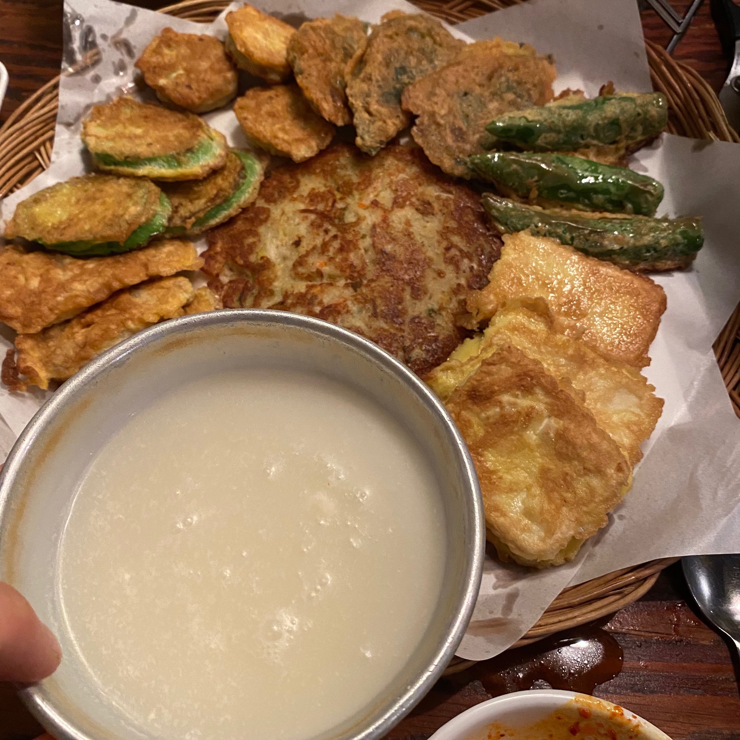 여기만한 전+막걸리집 여태 한번도 못봤어요.. - 천호동 맛집 이차전
