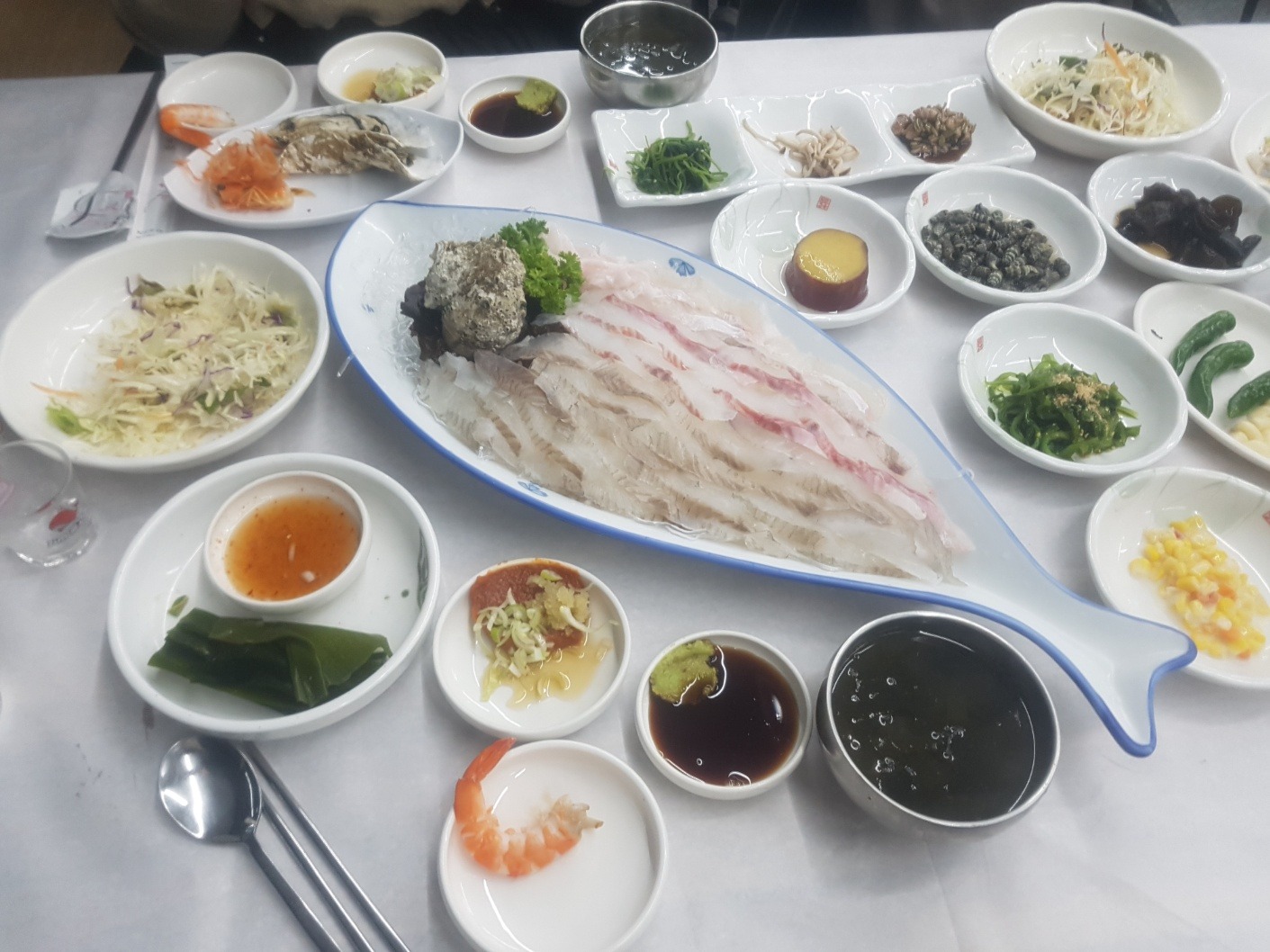 손님이굉장히많았고 음식은 맛있었습니다 - 송정 맛집 중앙횟집