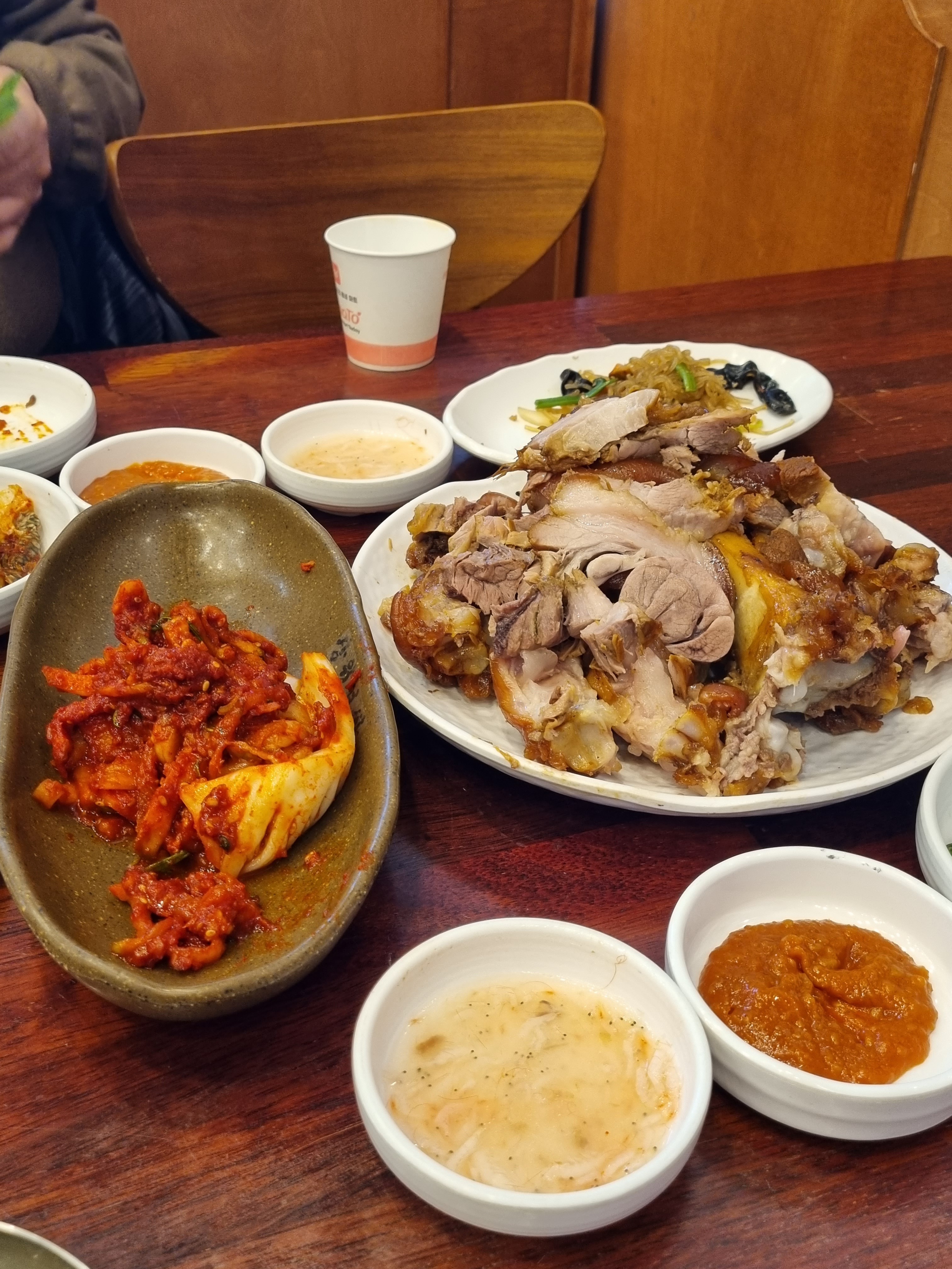 족발 김치 맛있어요 - 천호동 맛집 장원보쌈족발