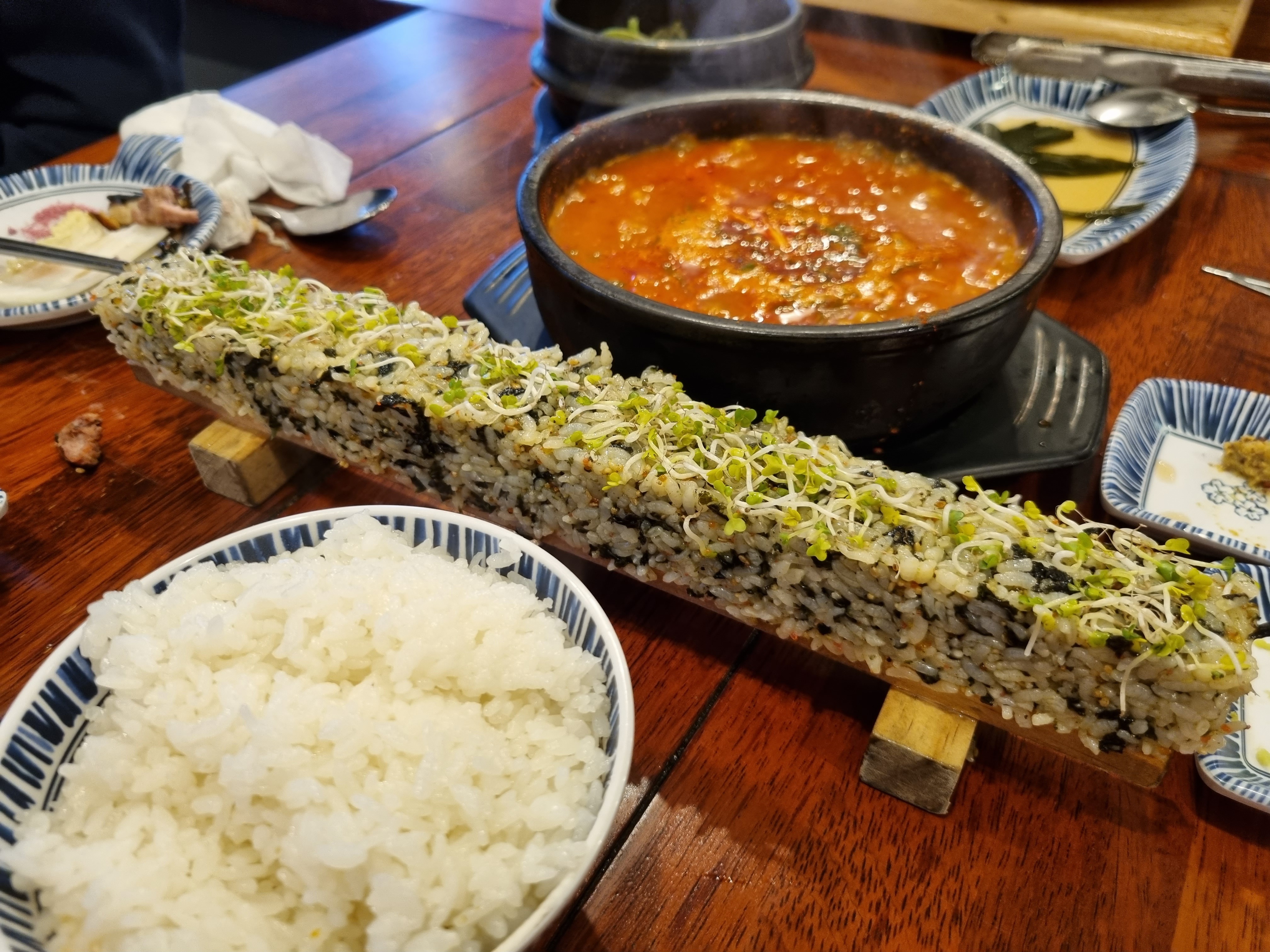 이베리코 고기도 맛있지만 전 날치알이랑 김치찌개 맛있더라구요 - 불당동 맛집 김형제고기의철학 천안신불당점