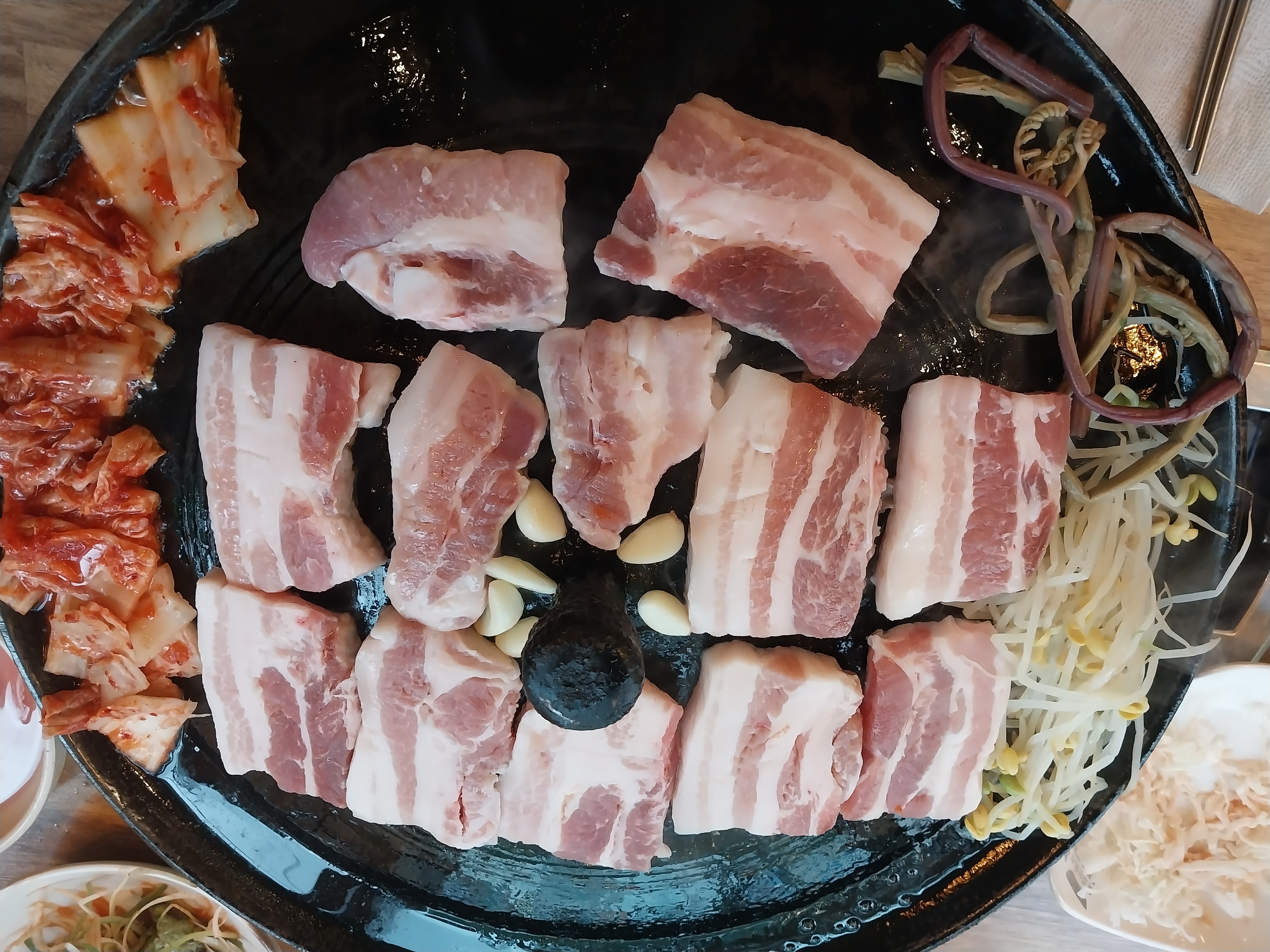 요근래에 자주 가는 곳 인데 갈때 마다 사장님과 직원분들이 친절하게 잘 해주시고. 우리가