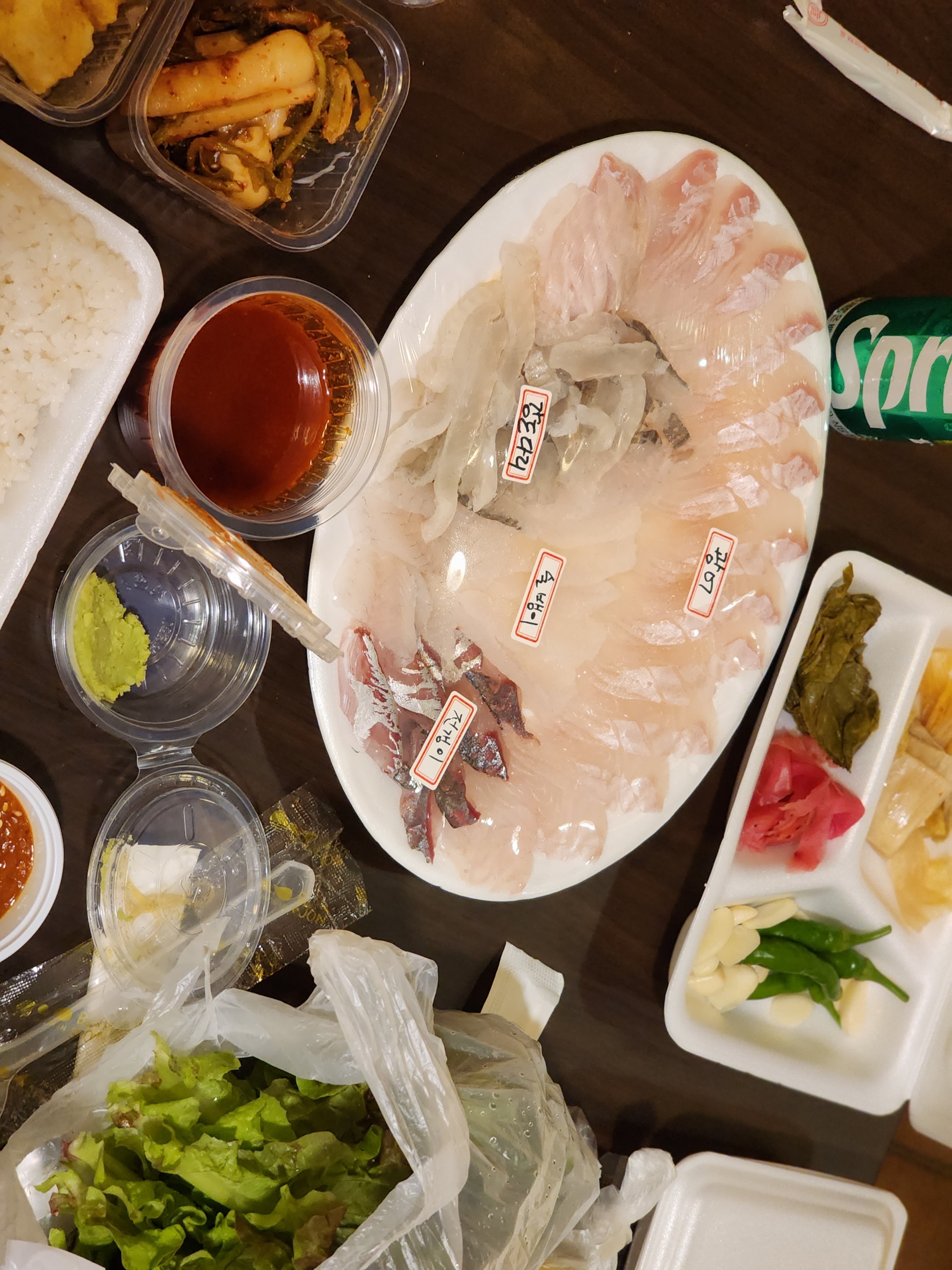 전화로 포장주문 했는데 사장님 진짜진짜진짜 친절하심. 모듬회 소짜리 시켰는데도 양이 꽤 많