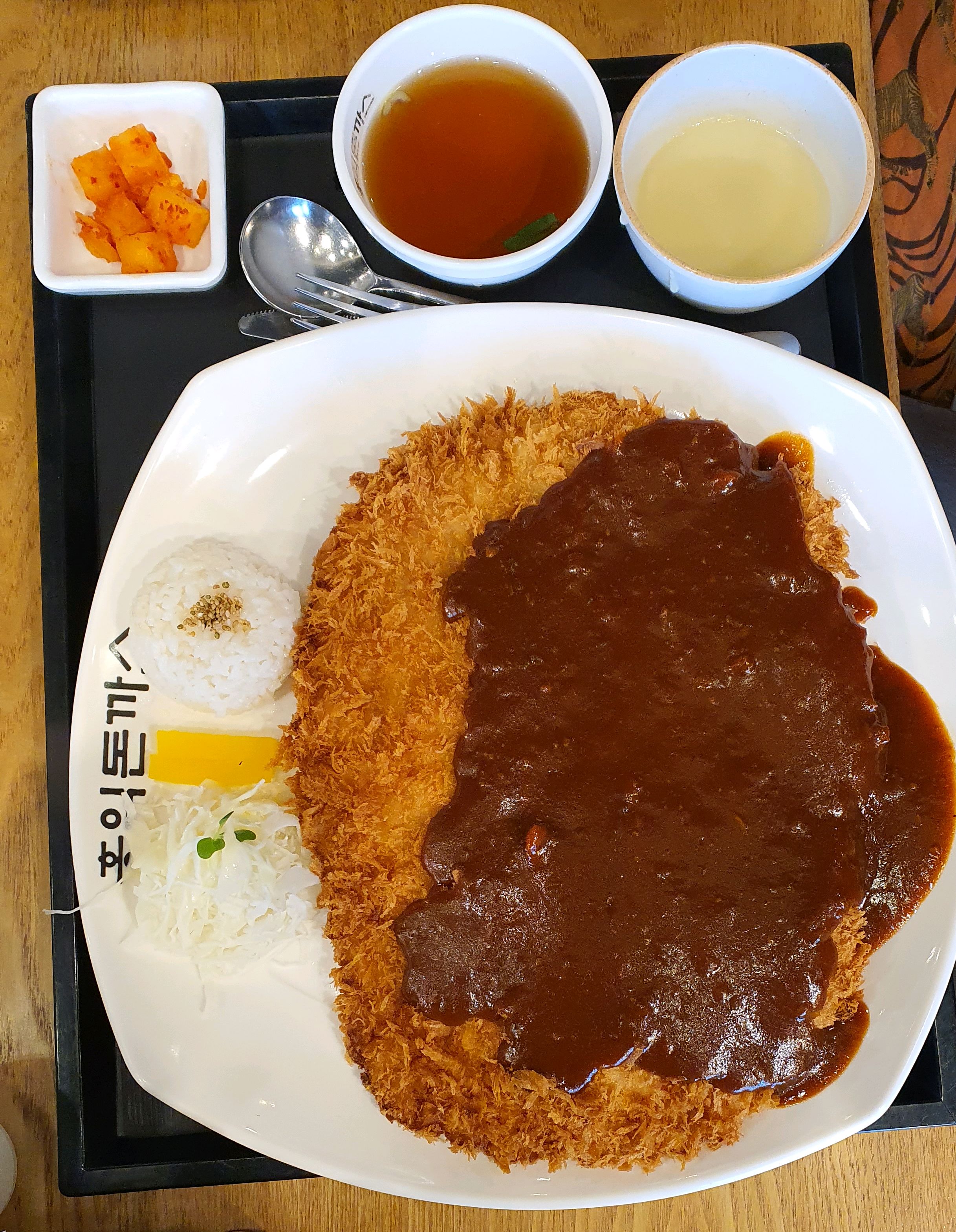 돈까스도 바삭하고, 고기도 두툼하고,크기도 어마하게 크고~!! - 강릉 교동 맛집 홍익돈까스 강릉점