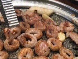 돼지막창이 안삶아지고 초벌도 안된 생 막창이 나와서 오래걸려서 별로라고 생각했는데 익을동안