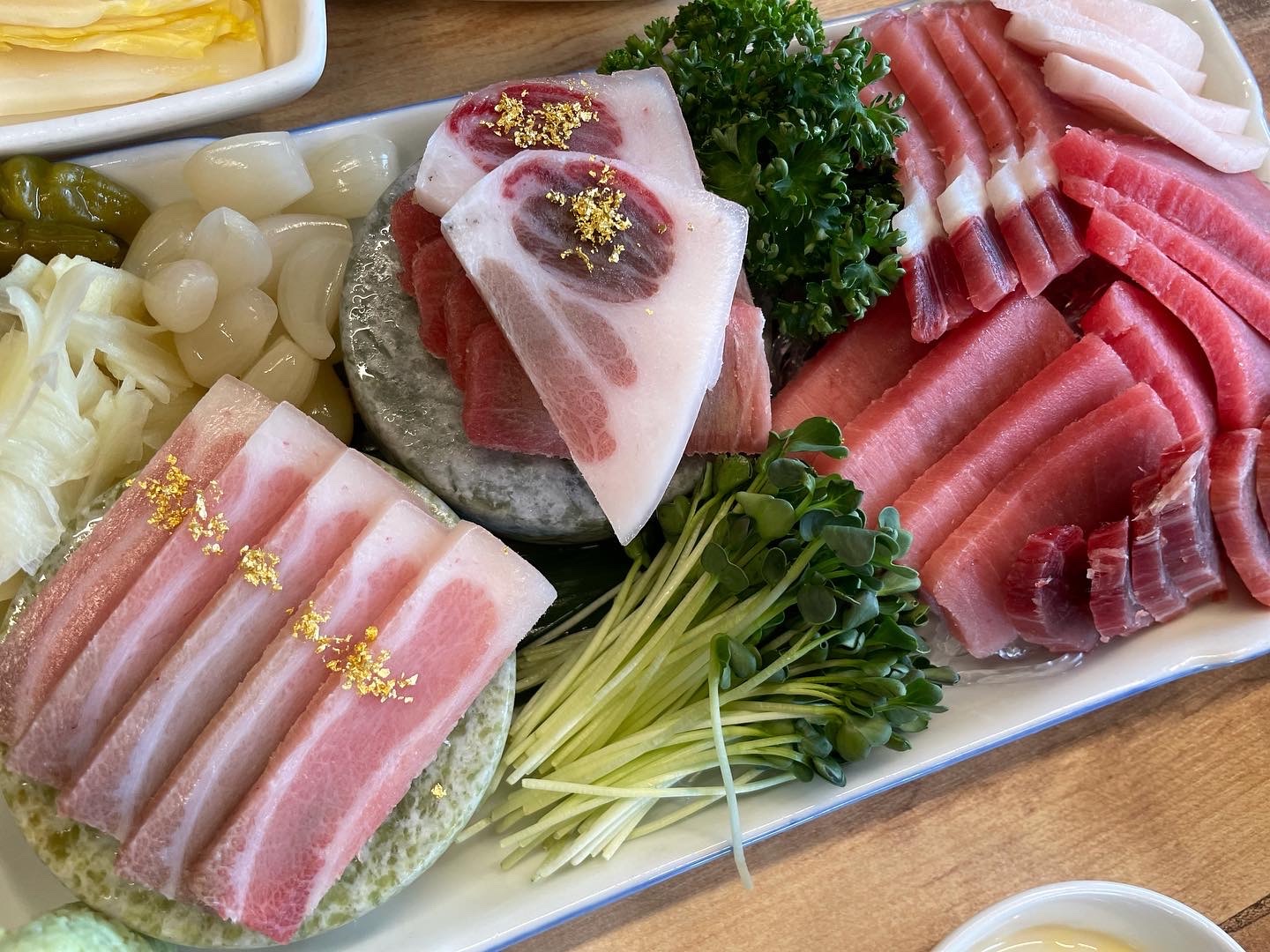 먹었던 참치마다 싹 다 비려서 참치를 안좋아한다고 생각하고 살았었는데요 배터지게 먹은 건