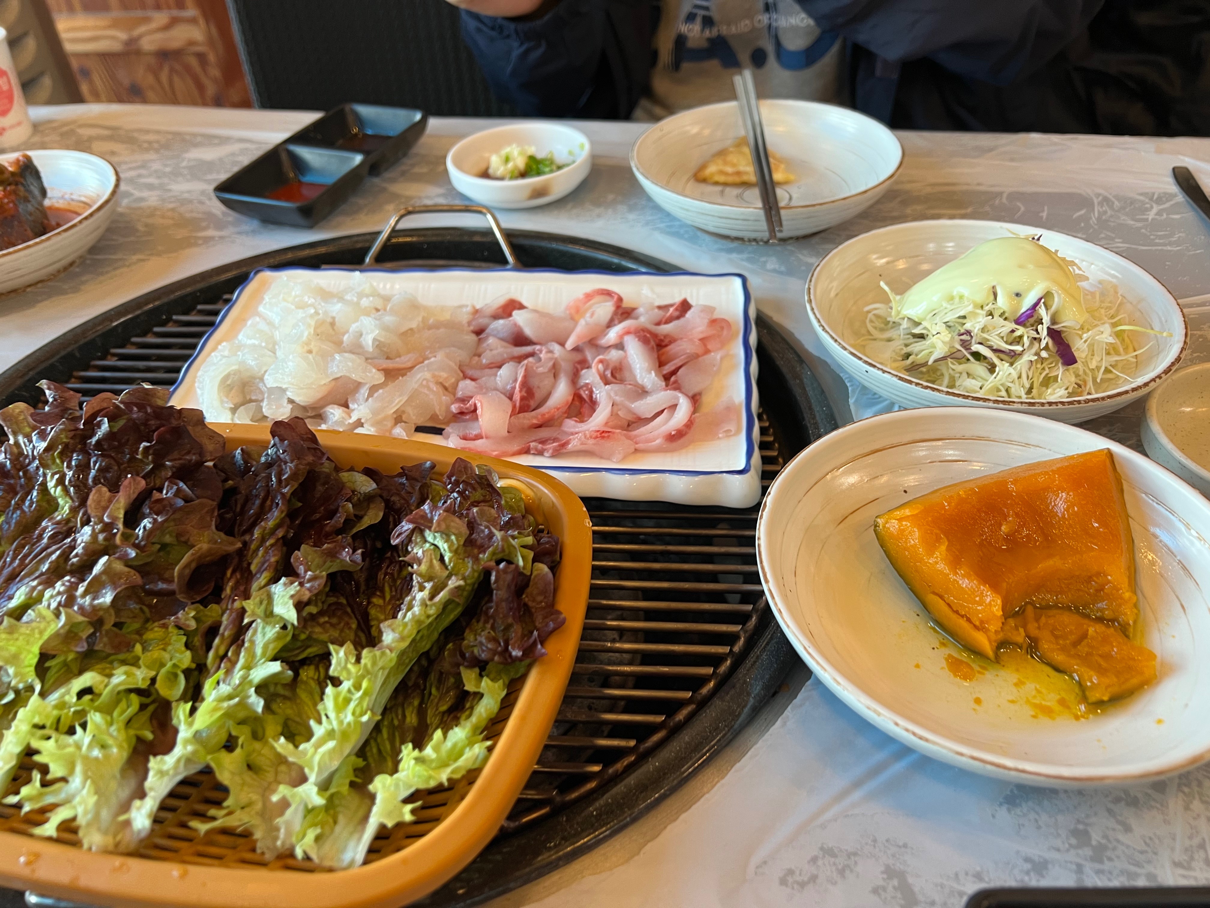 진짜 제가 먹어본 조개구이 중에 회도 그렇고 제일 맛있게 먹었던것 같아요.. 신선함이 느껴