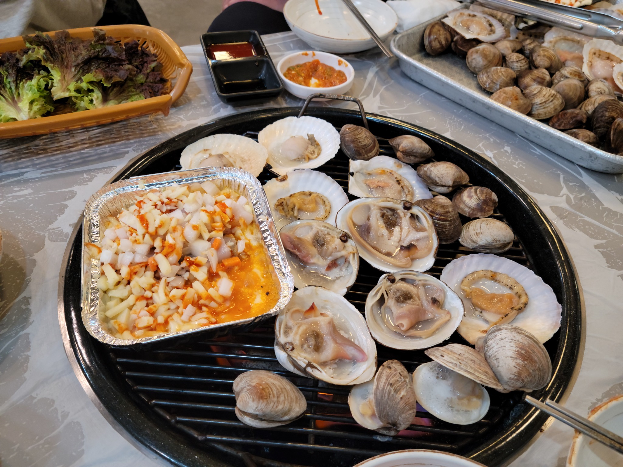 만족도 높았던 조개구이집 - 삼척항 맛집 삼척조개구이 회 무한리필