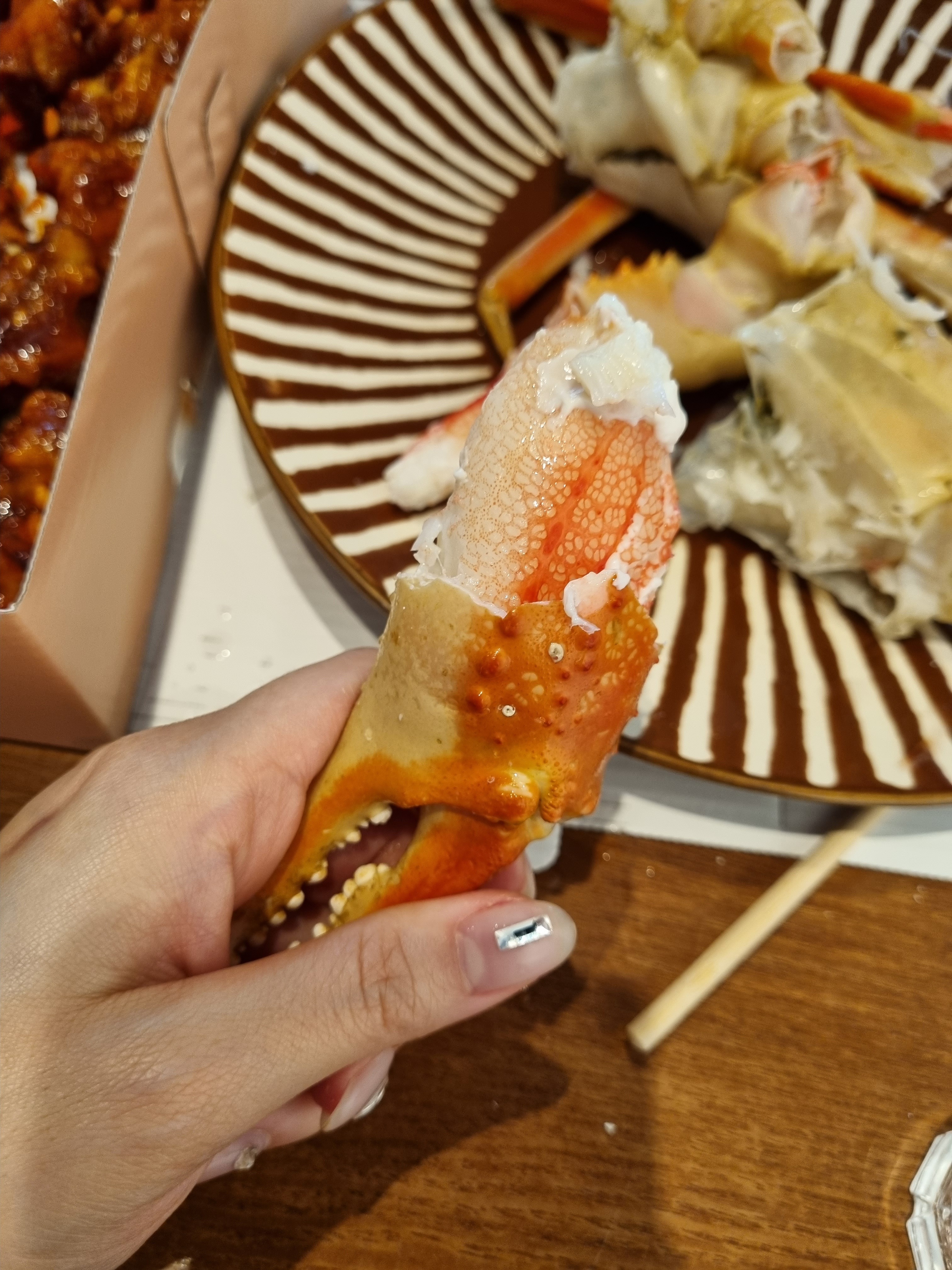 러시아 프리모리산 대게 1.8키로 14만원에 구매했습니다. - 삼척항 맛집 대게킹