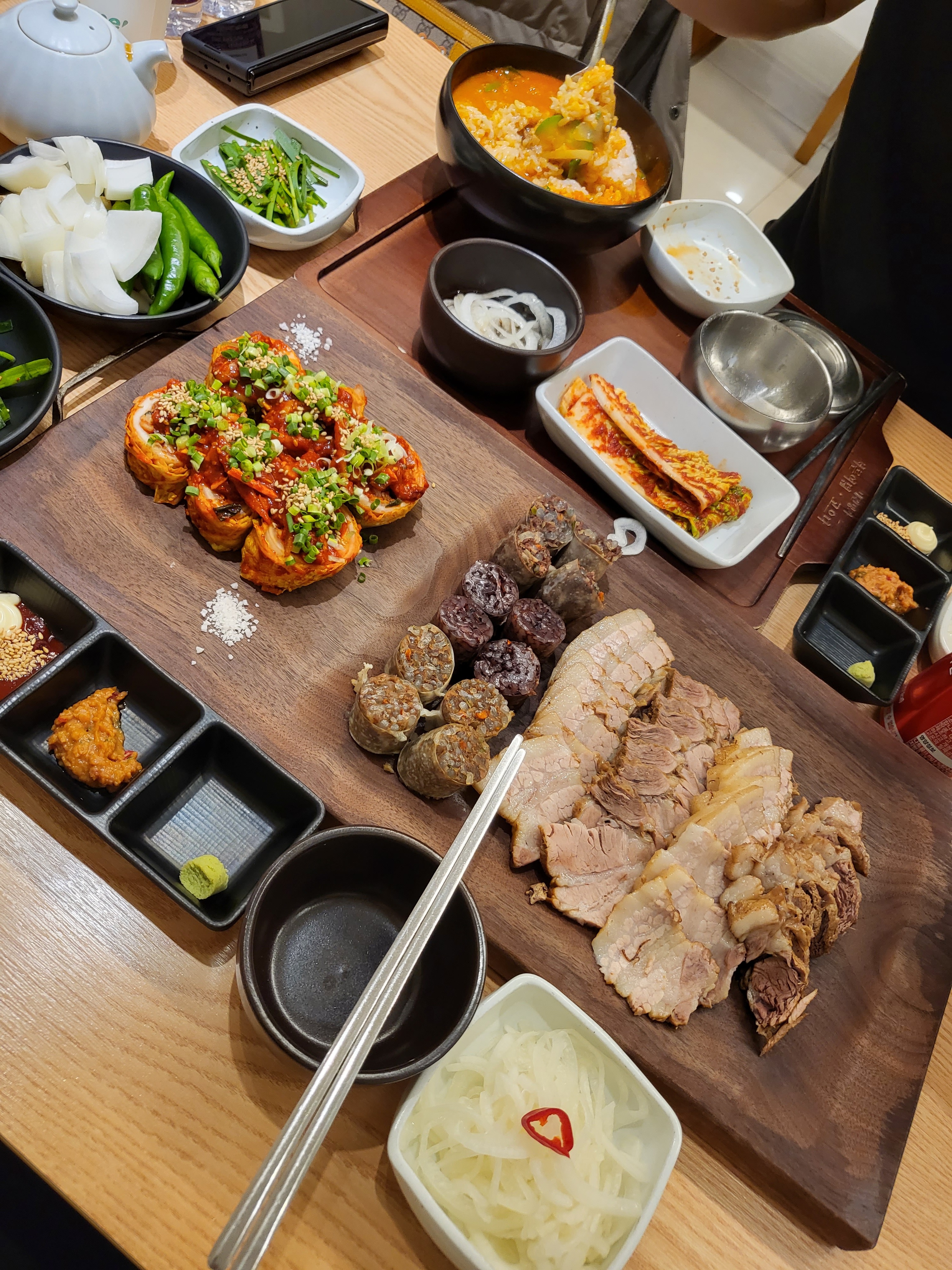 늘 오다가다 한번 가봐야지.. 찜해뒀던 곳을 오늘 다녀왔습니다ㅎㅎ 주자창 있어 편리하고 음