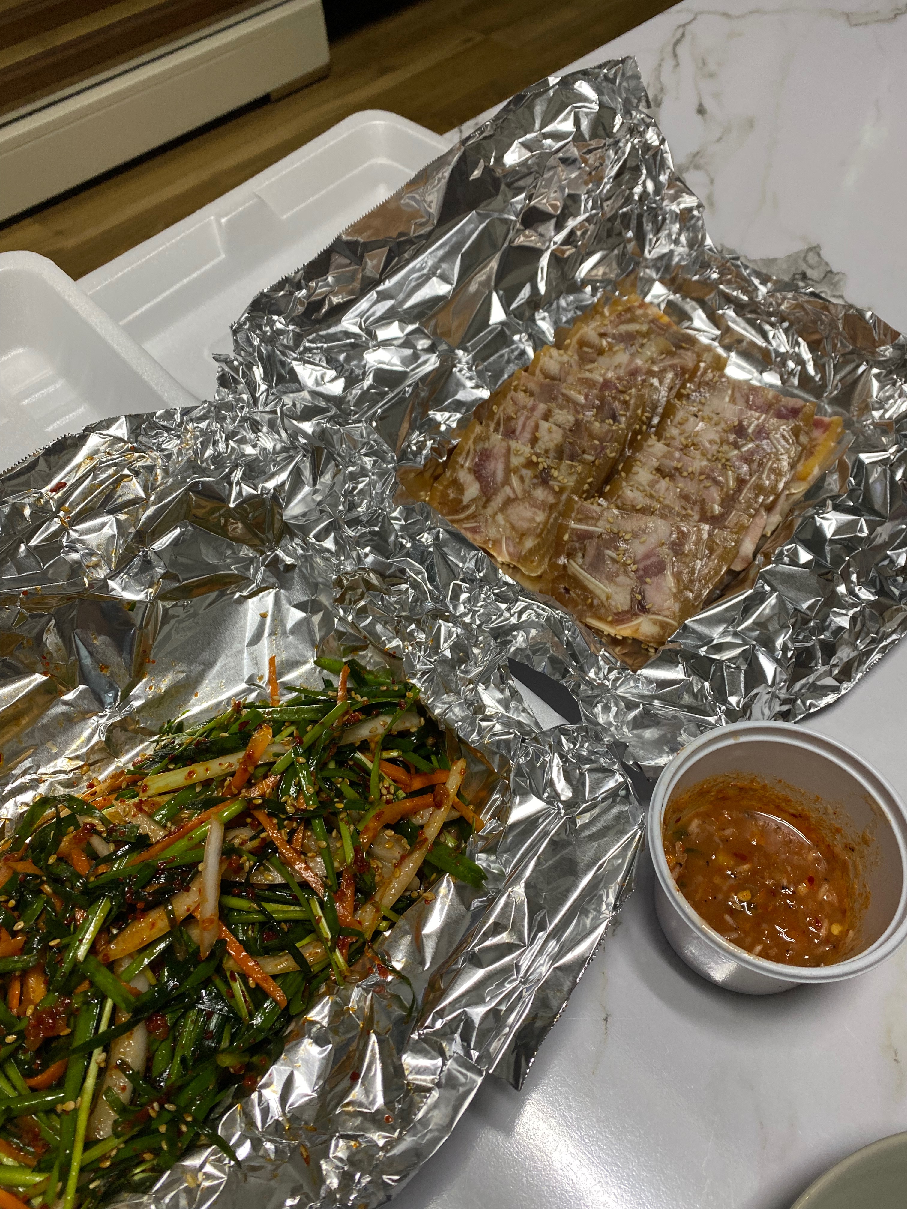 편육땡겨서 갔는데 만석이어서 포장해왔어요👍🏼 - 천호동 맛집 이차전