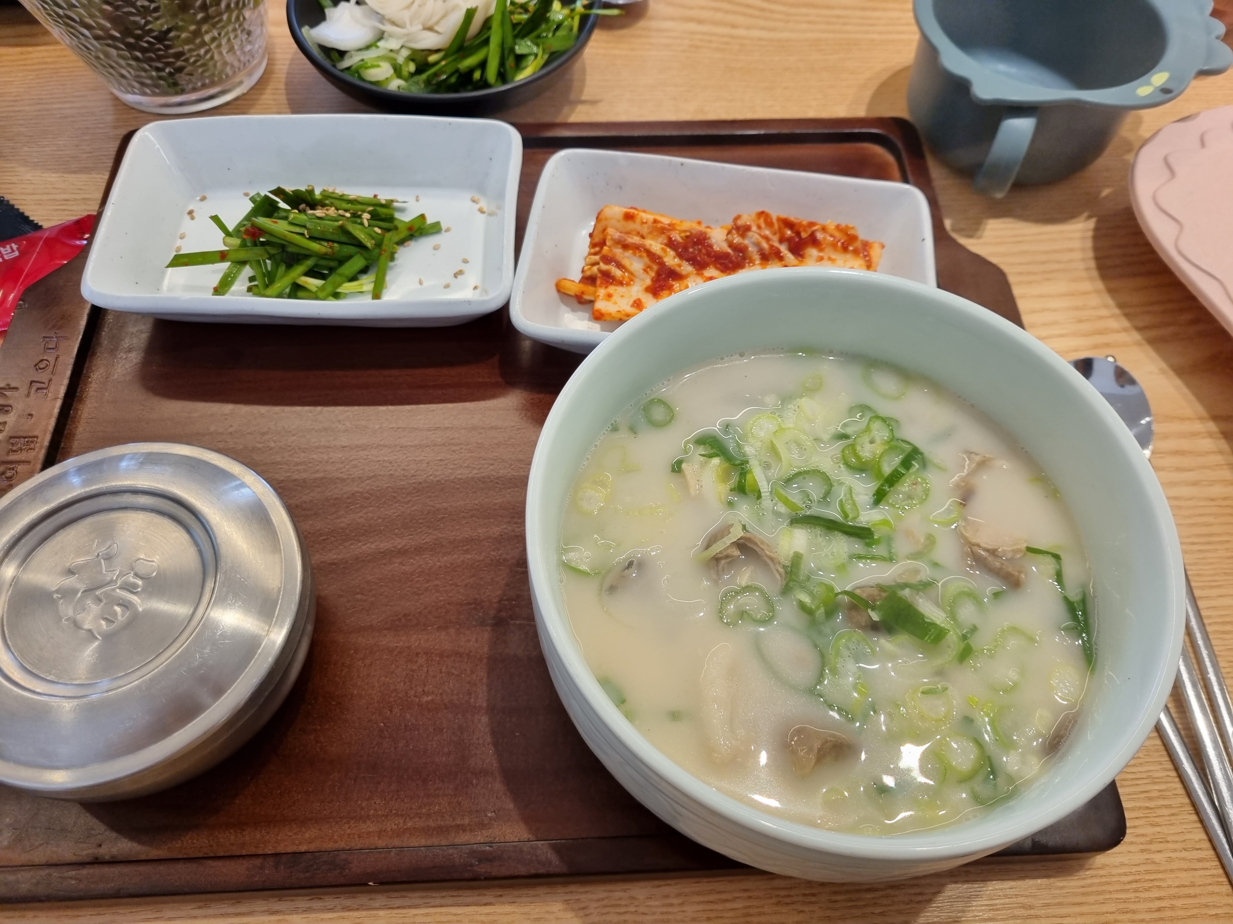 인터넷으로 시켜먹다가 부산에 온김에 매장에 와봤어요 ㅎ 역시 맛있어요 👍 - 송정 맛집 대건명가 송정플래그샵 1호점
