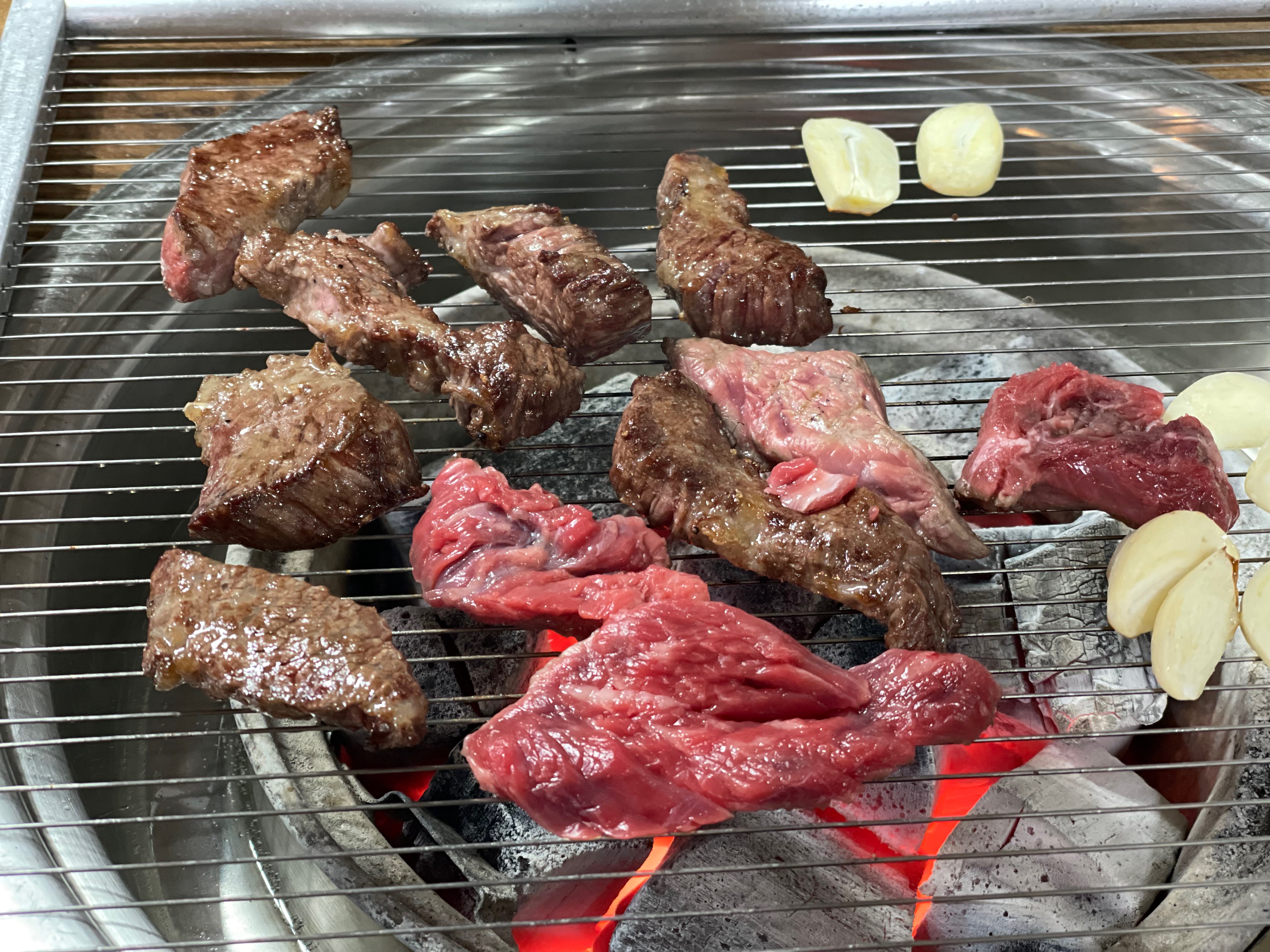 맛은 있습니다. - 삼척항 맛집 남양한우실비식당