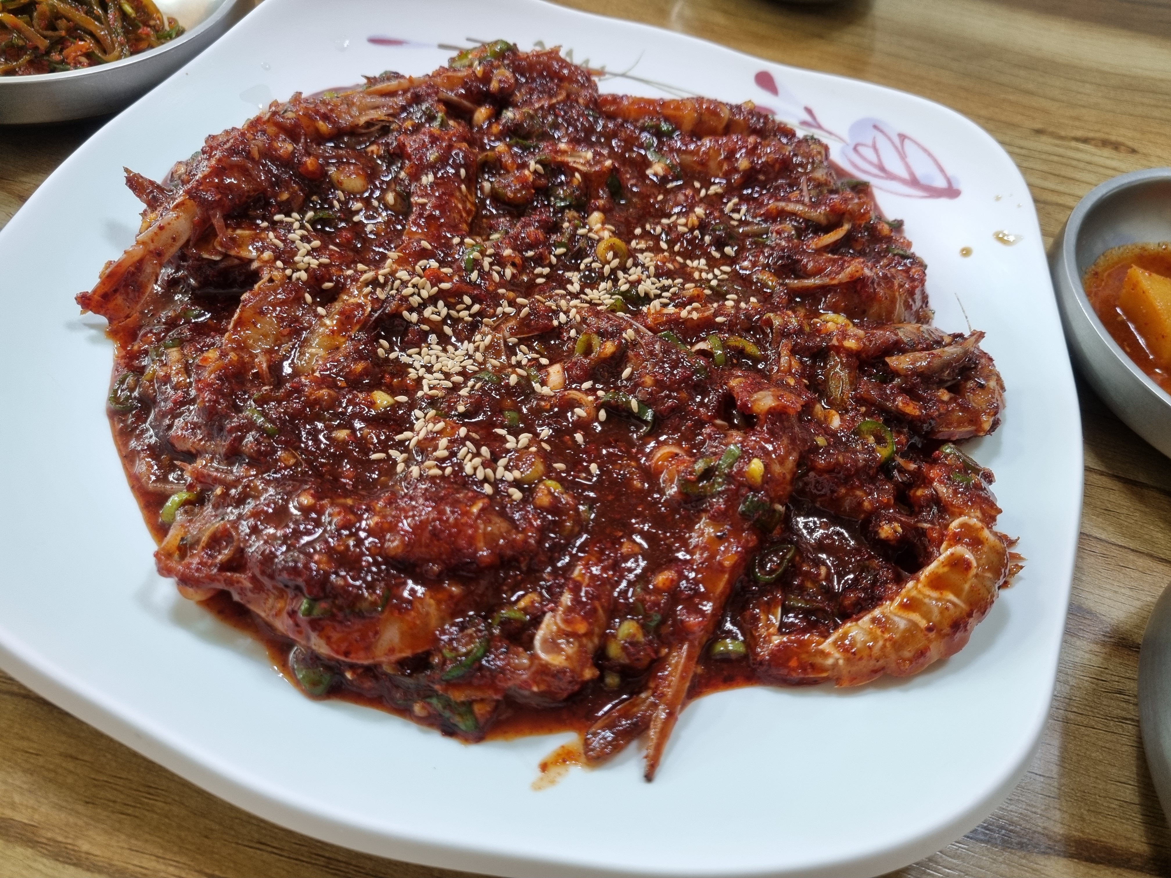 보리새우는 처음 먹어봤는데 진짜 연하고 맛있었어요 - 삼척항 맛집 바다내음