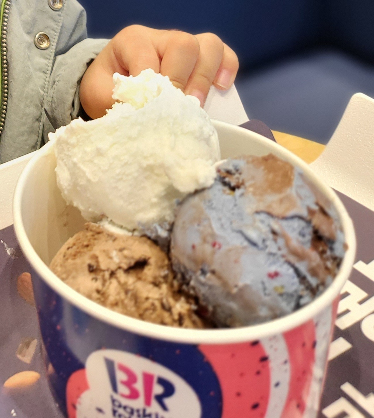 마법사의할로윈 새로 나왔다고해서 먹었는데 4살아이도 넘 잘먹어요~^^ 맛있어요 엄마는 달달
