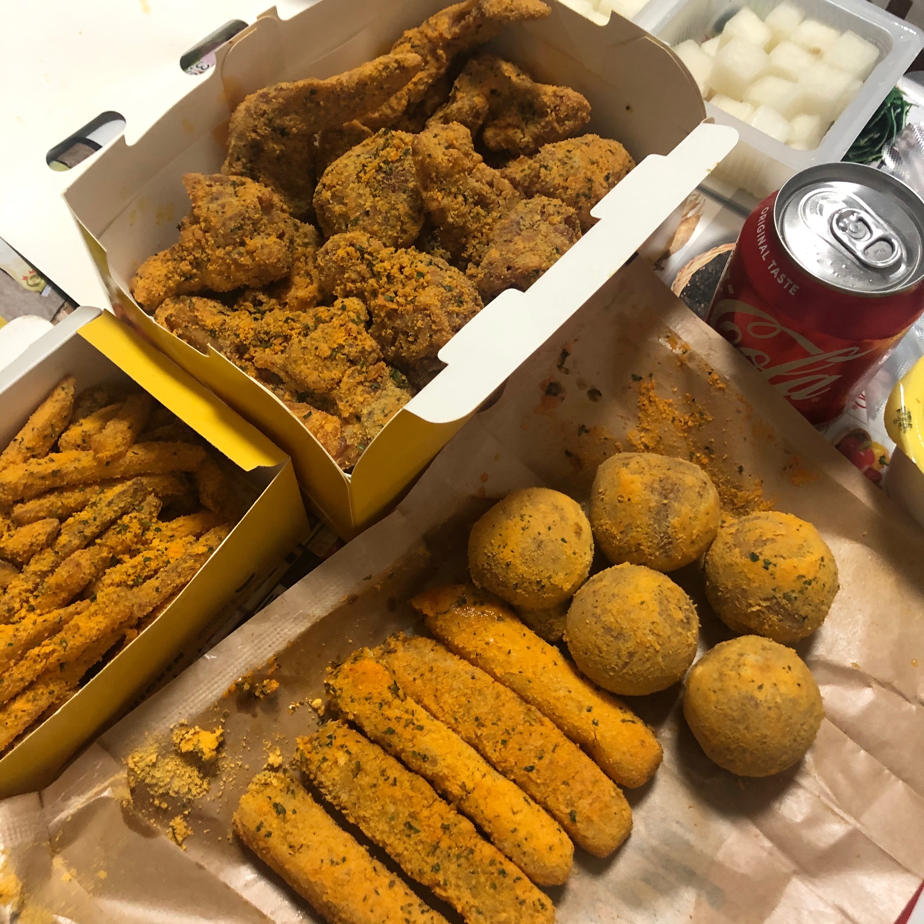 뿌링클 콤보는 닭다리랑 날개만있는데 짱맛탱...😍 8:30분 맞춰서 주시면 좋겠다고했는데