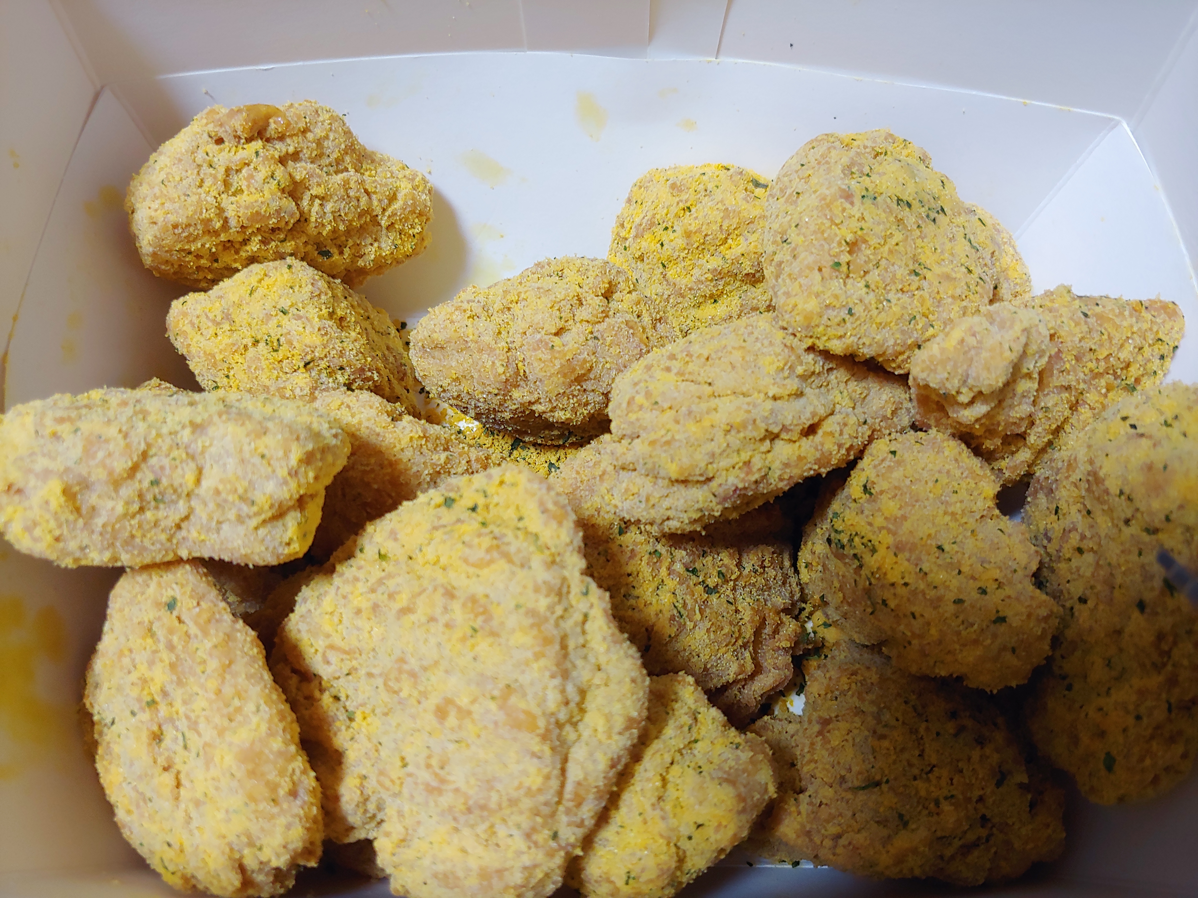 항상 맛있게 잘 먹고있어요. 근데 이번엔 왜 뿌링클순살에 감자튀김이 하나도 안들어있나요?