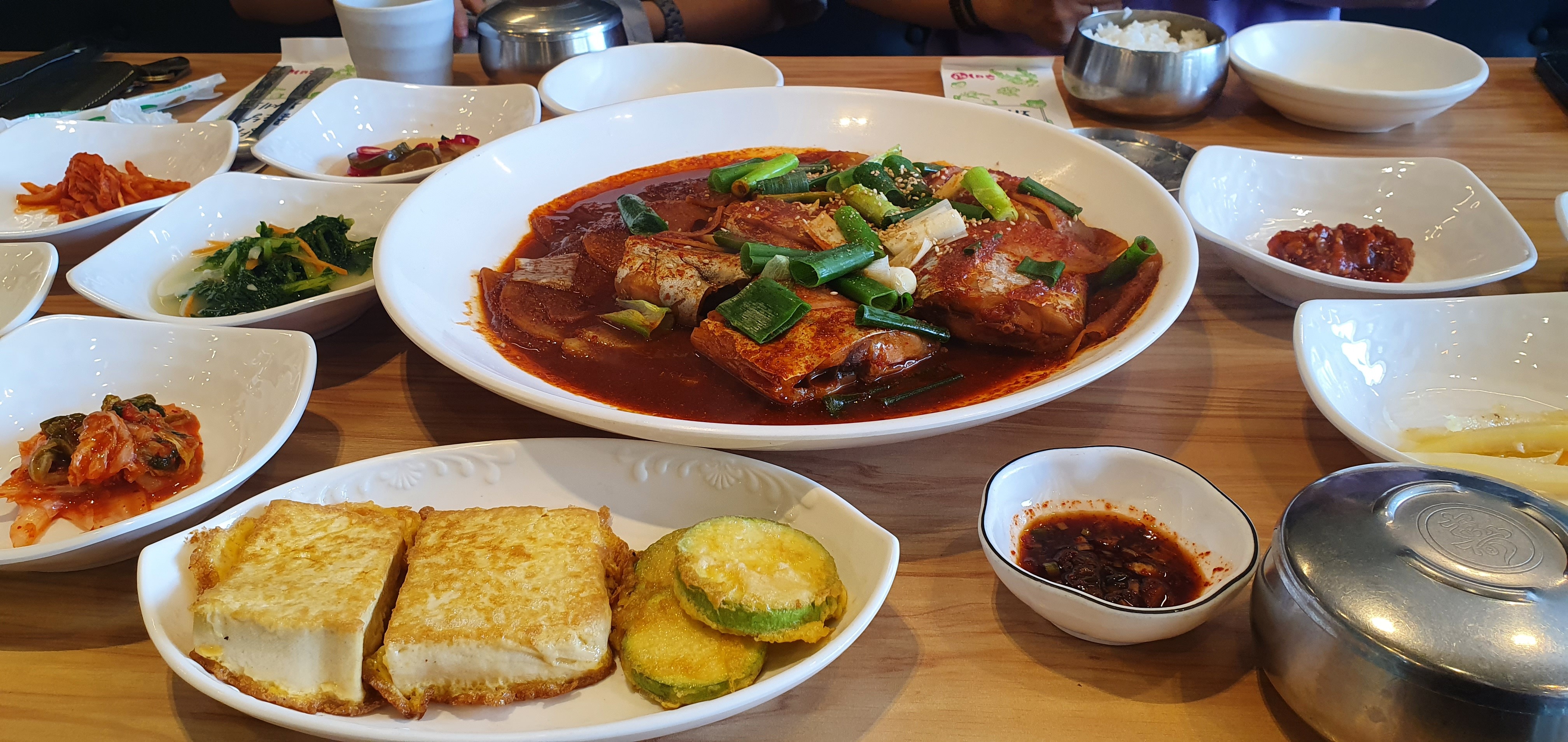양은 많지않은데 갈치가 엄청 통통했어요~ - 삼척항 맛집 삼정식당