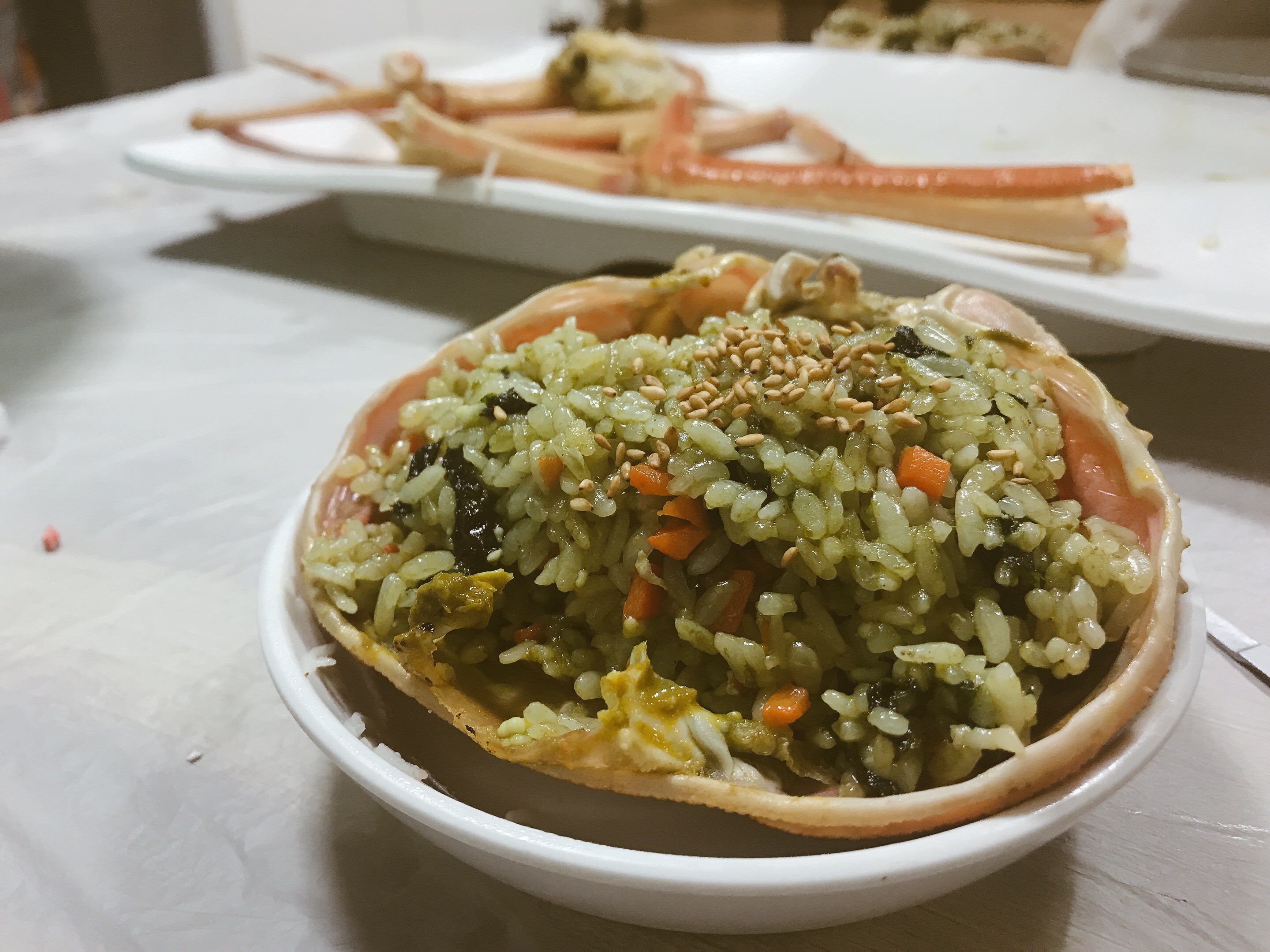 상차림비용이 따로 없는 점 좋았어요. 멋드러지는 상차림 필요없고 정말 깔끔하게 대게만 맛있