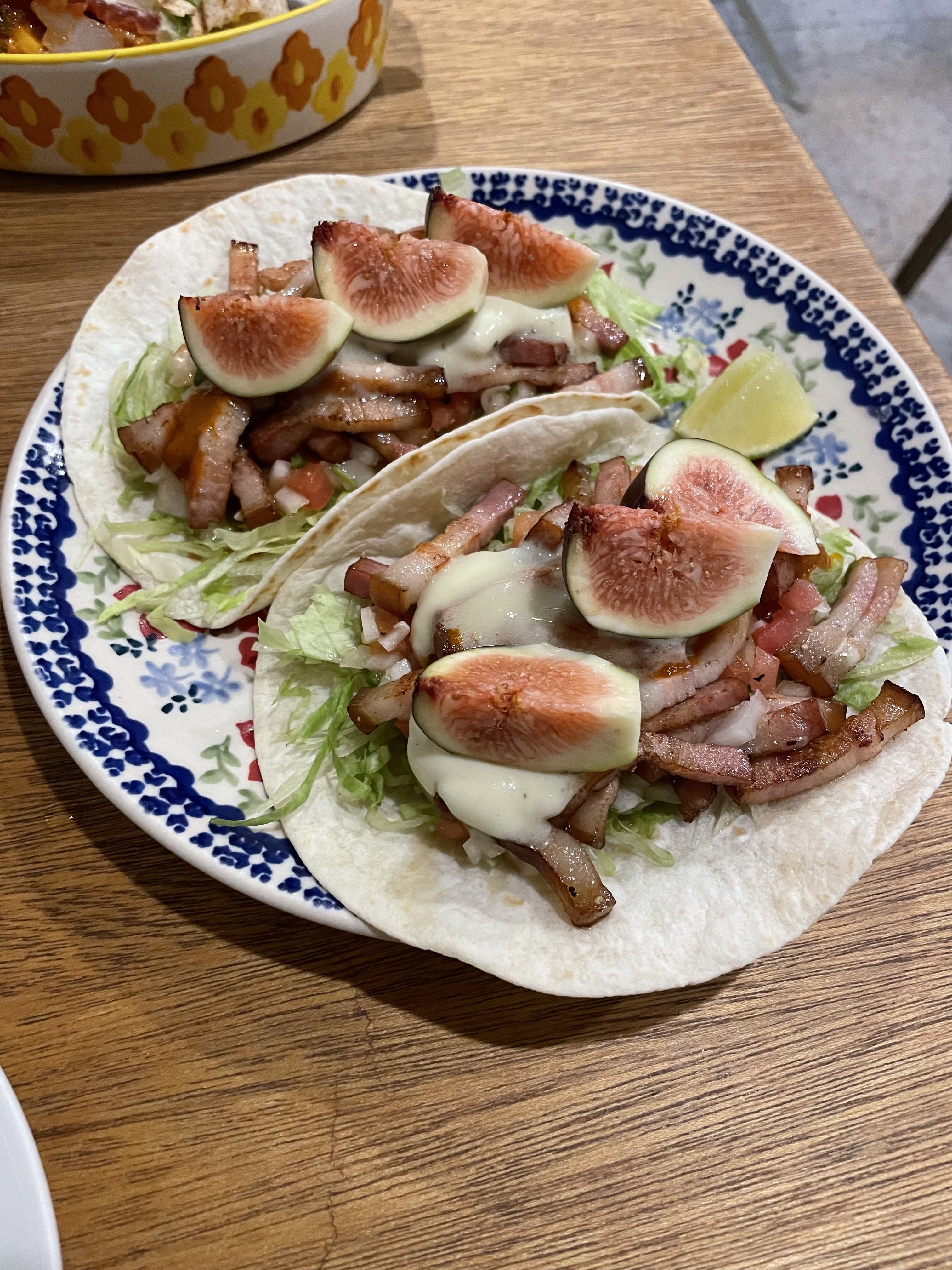 무화과 타코랑 새우브리또랑 고구마튀김 먹었는데 다 맛있었어요! 무화과 타코 특히 추천 !!