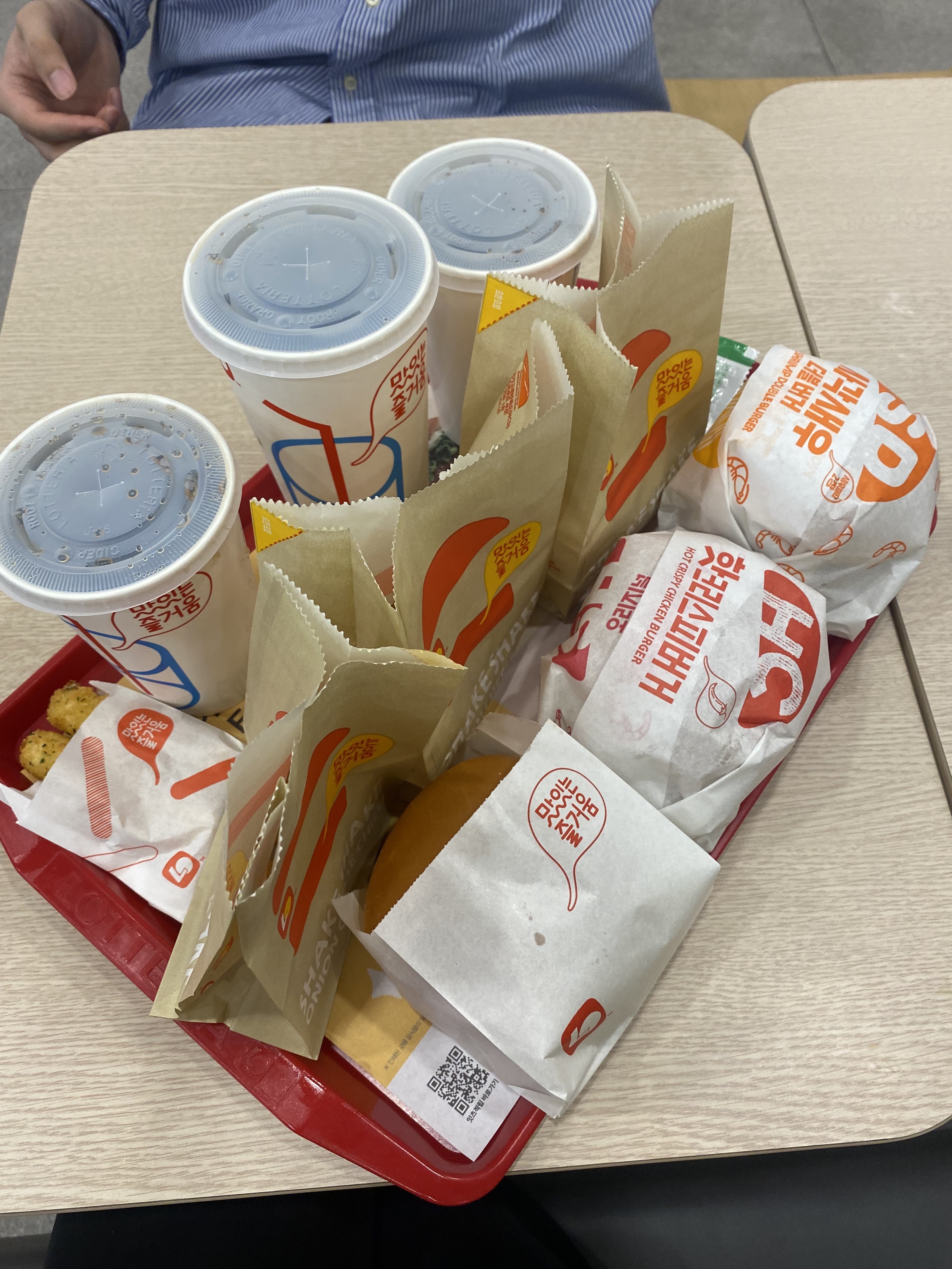 리뉴얼하고나서 훨씬 깔끔해지고 맛도 더 좋아진듯해용 - 권선동 맛집 롯데리아 수원터미널점