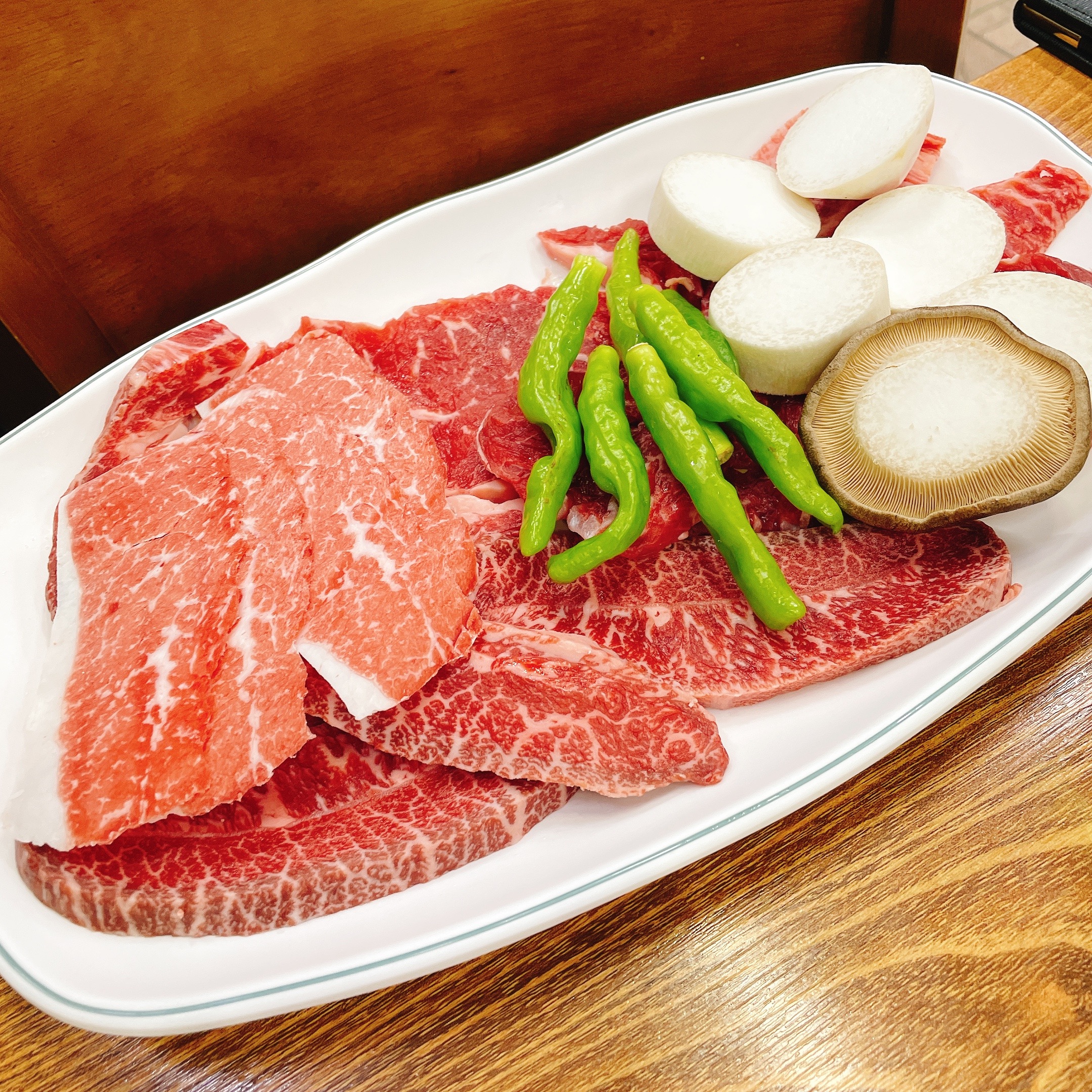 아버지 생신이라 전화로 예약하고 가족외식했네요 가성비 대박! 반찬들도 다 맛있다😍 모듬 두