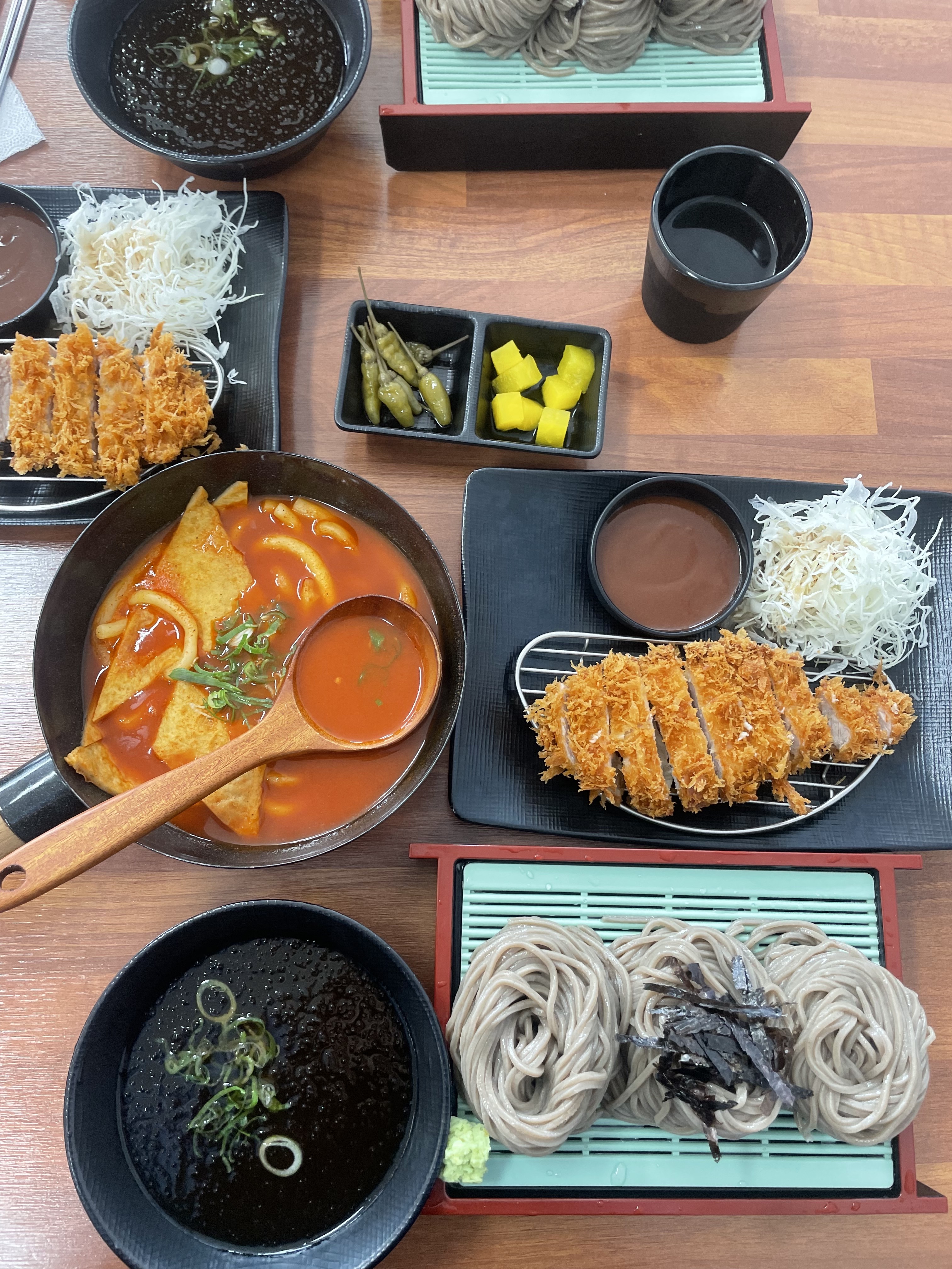 돈까스 소바 맛집이에요!! 떡볶이는 느끼함을 줄이고싶을때 같이 시키면 나쁘지않을 맛이에요 - 전주 맛집 삼동소바 전주덕진점