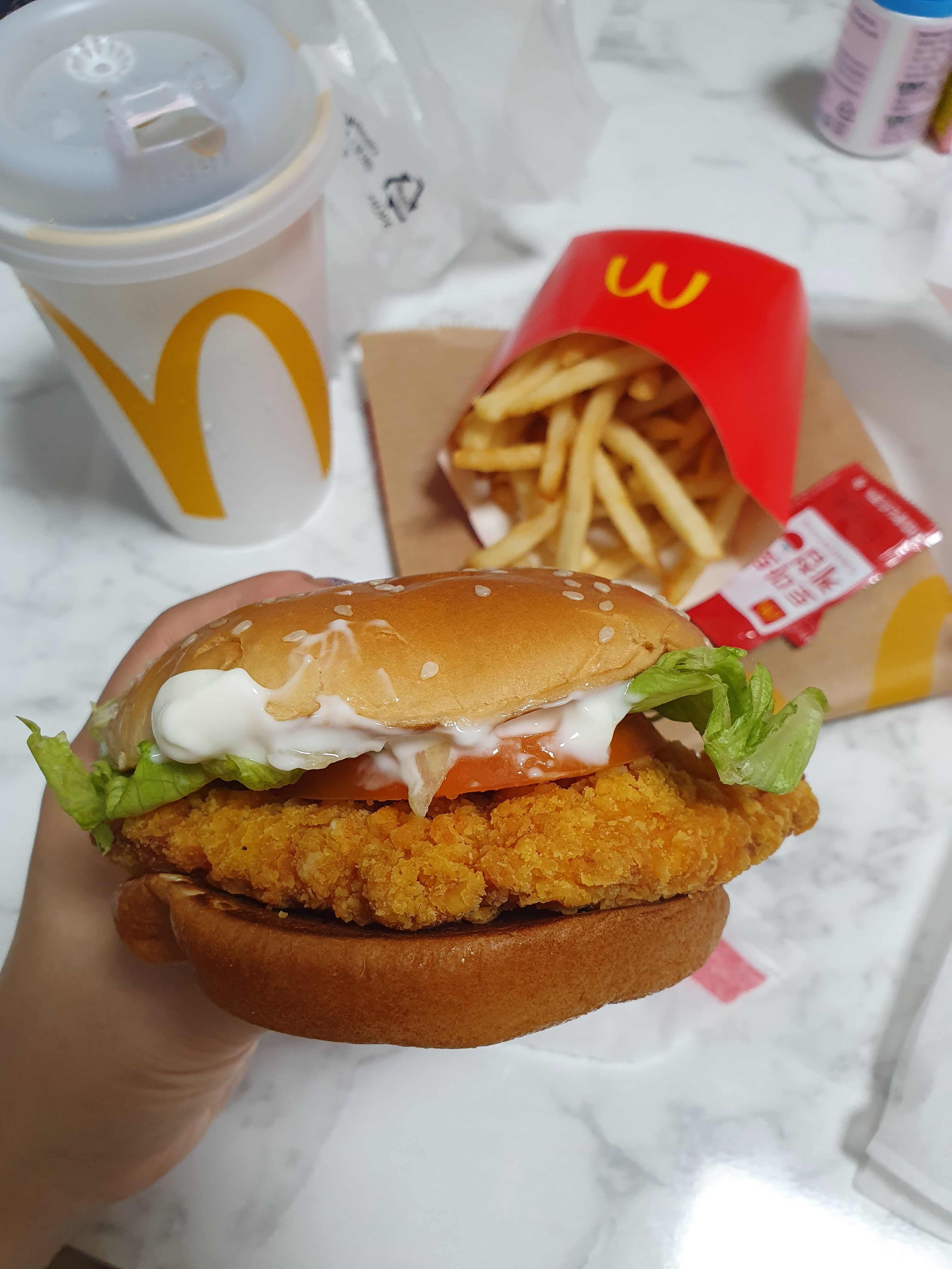 맥도날드에서 제일 좋아하는 메뉴는 맥스파이시 상하이버거에요!! - 구월동 맛집 맥도날드 인천구월DT점